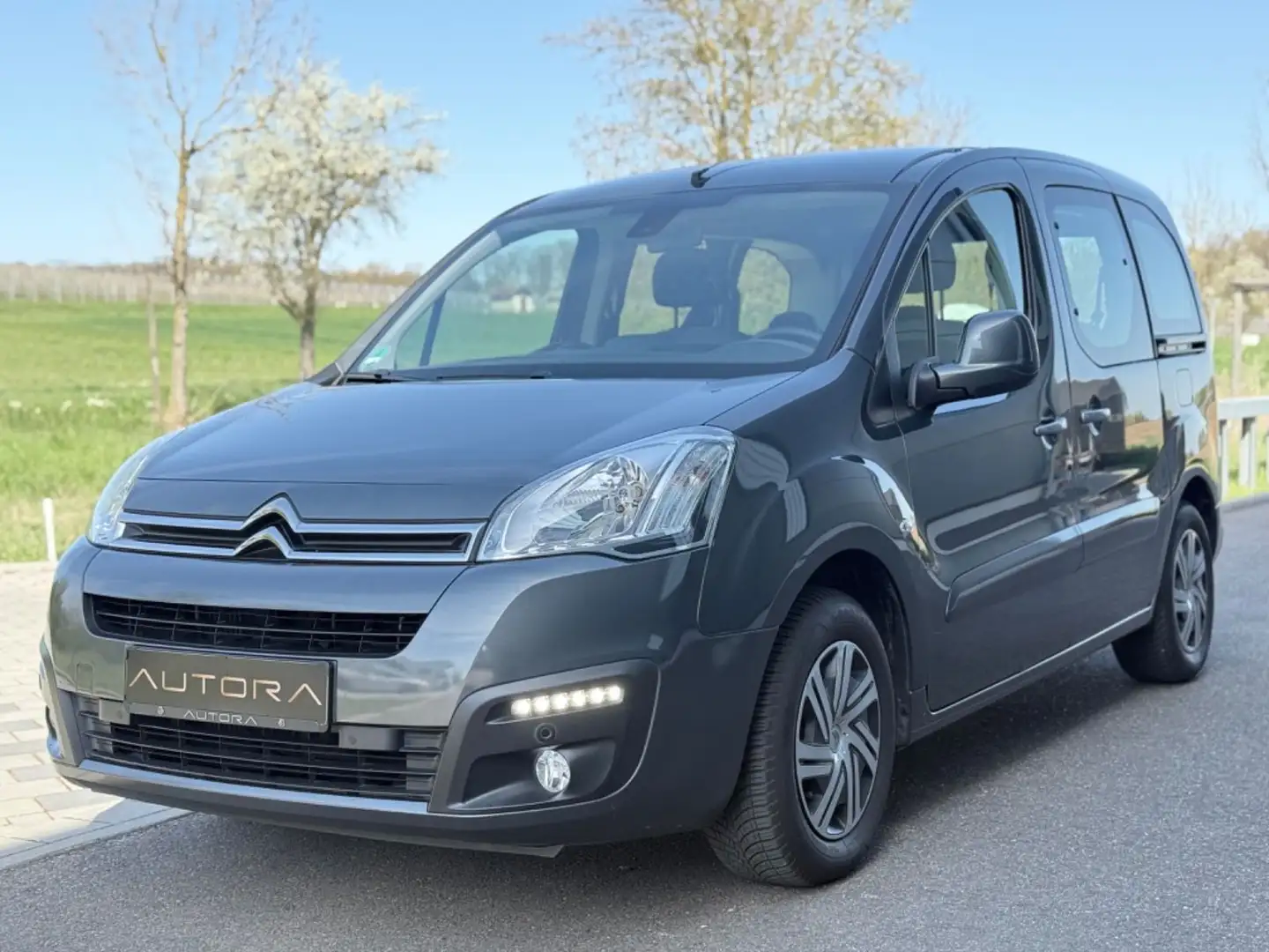 Citroen Berlingo Kombi Selection AUTOMATIK|R.KAM|AHK| Grau - 2