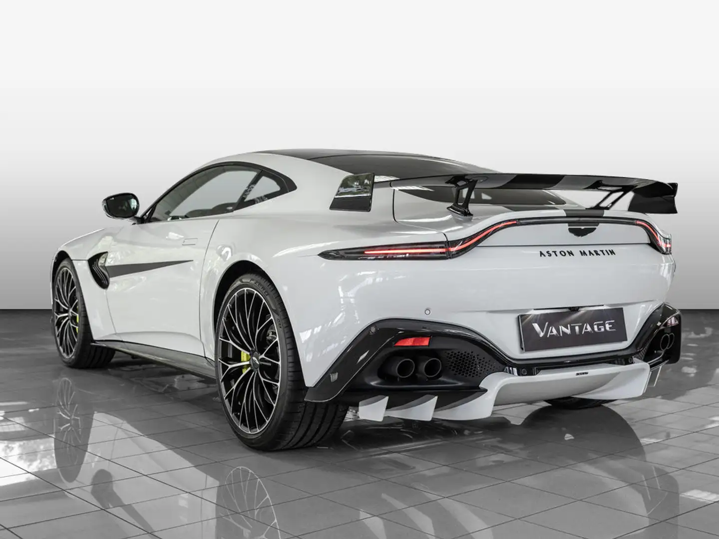 Aston Martin V8 Vantage Coupe F1 Edition Blanc - 2