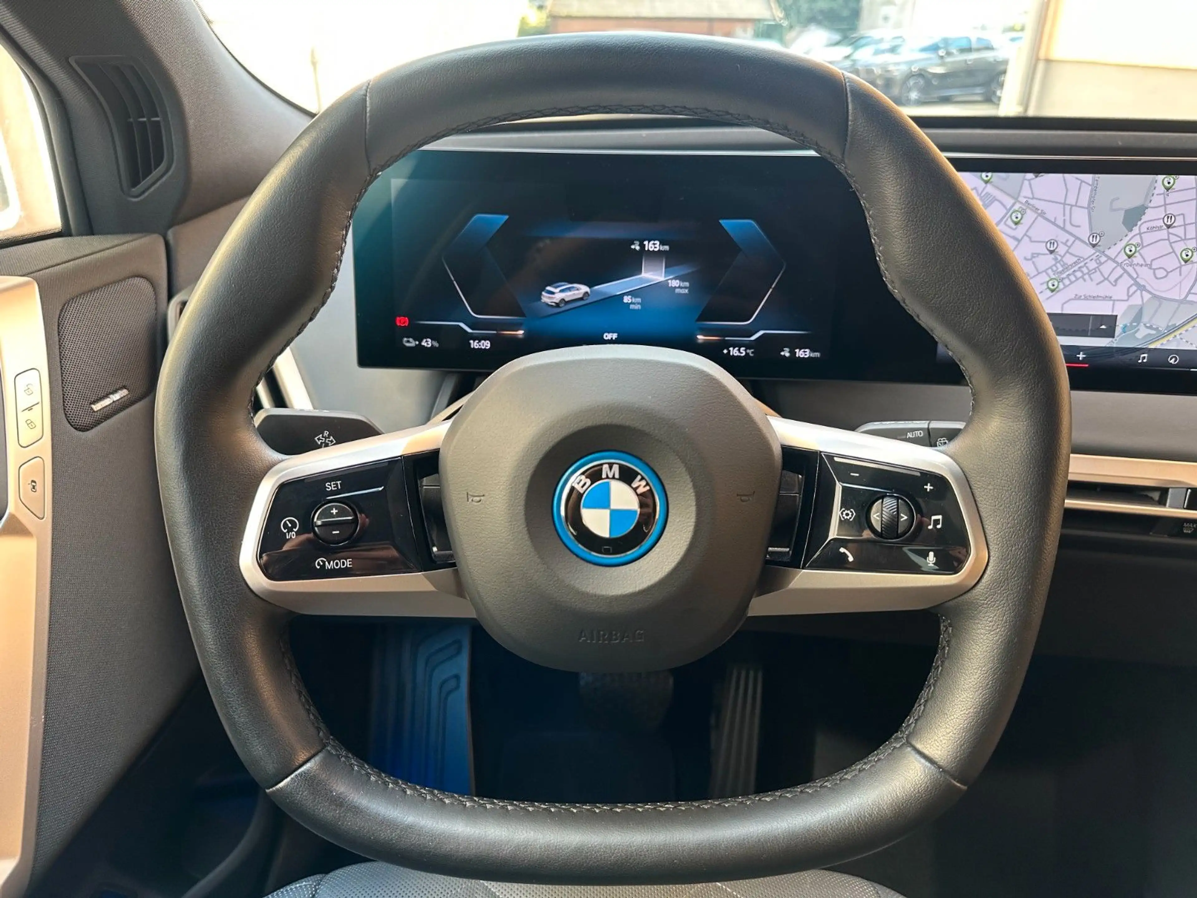 BMW iX xDrive40 M Sport PANO-SKY*AHK*Sitzkl*H&K*360° — photo 11