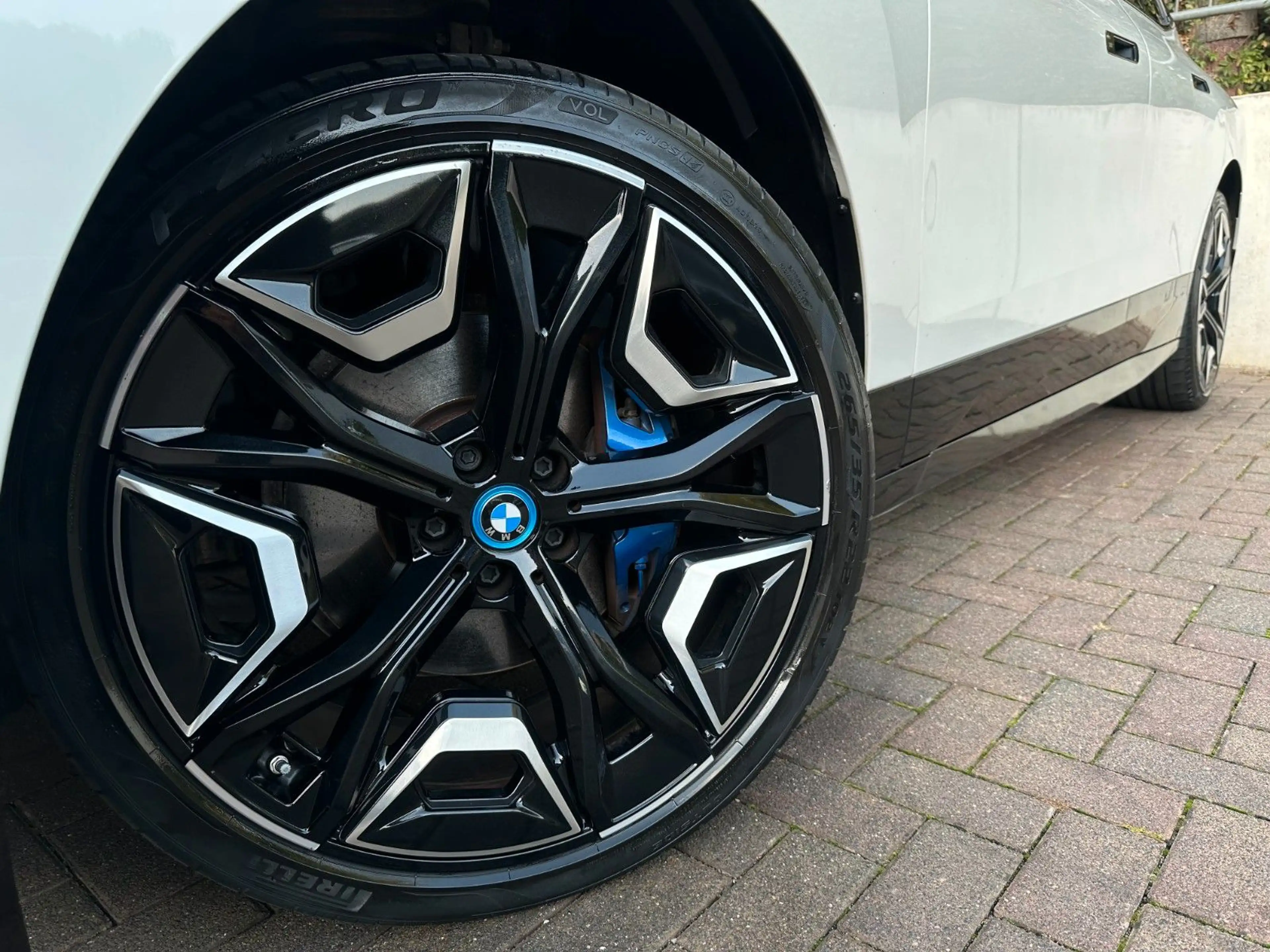 BMW iX xDrive40 M Sport PANO-SKY*AHK*Sitzkl*H&K*360° — photo 14