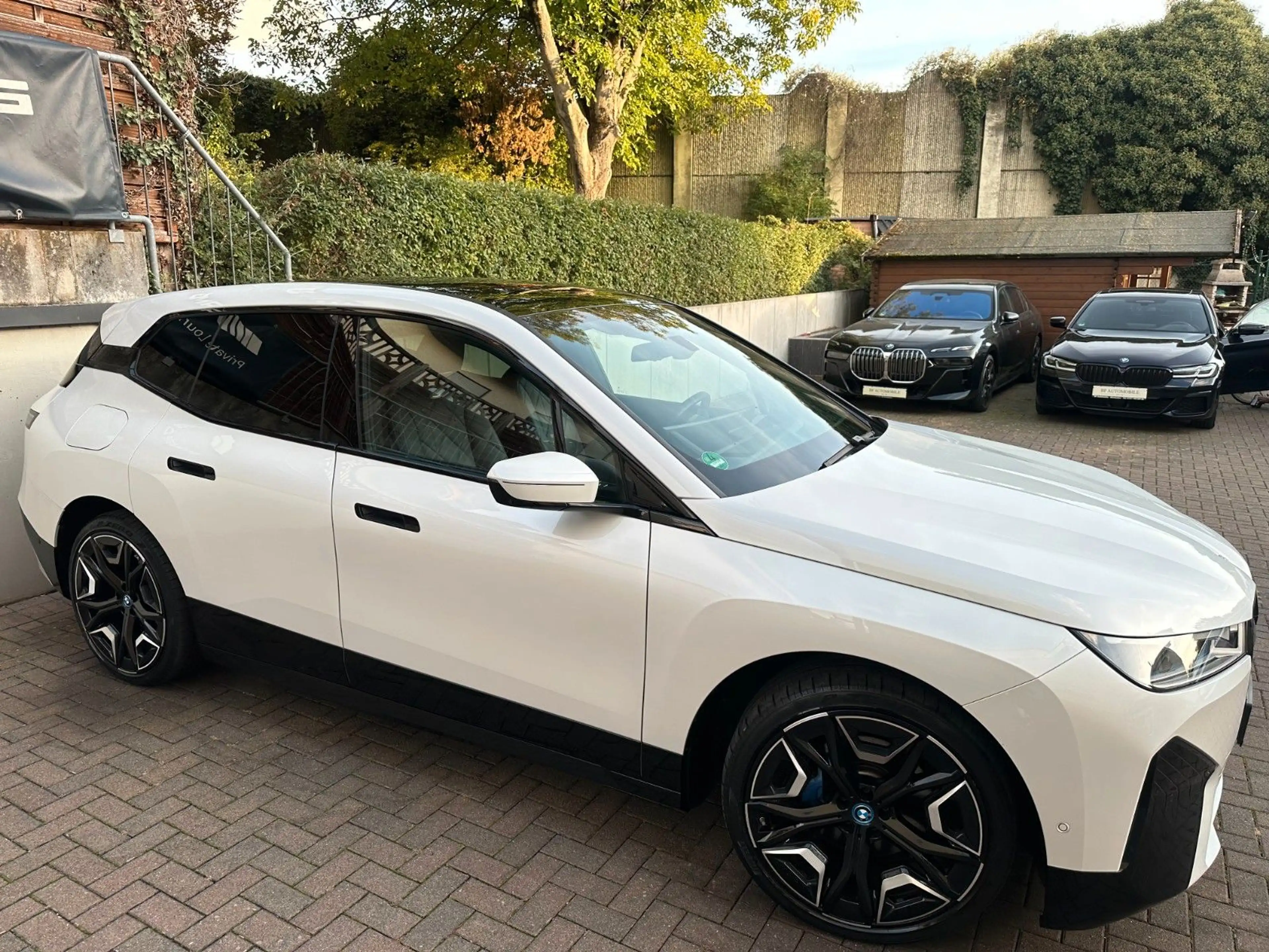BMW iX xDrive40 M Sport PANO-SKY*AHK*Sitzkl*H&K*360° — photo 3
