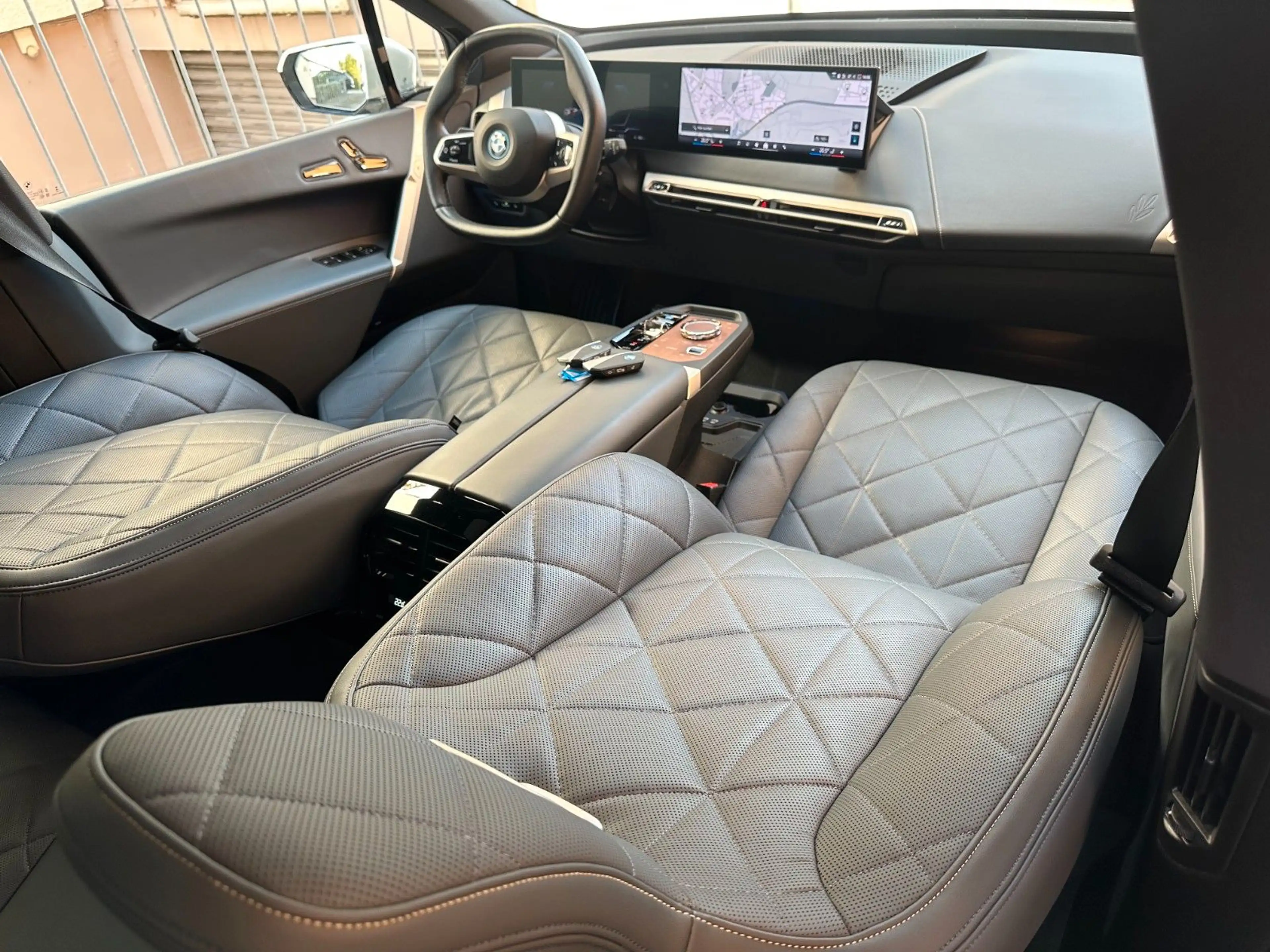 BMW iX xDrive40 M Sport PANO-SKY*AHK*Sitzkl*H&K*360° — photo 15