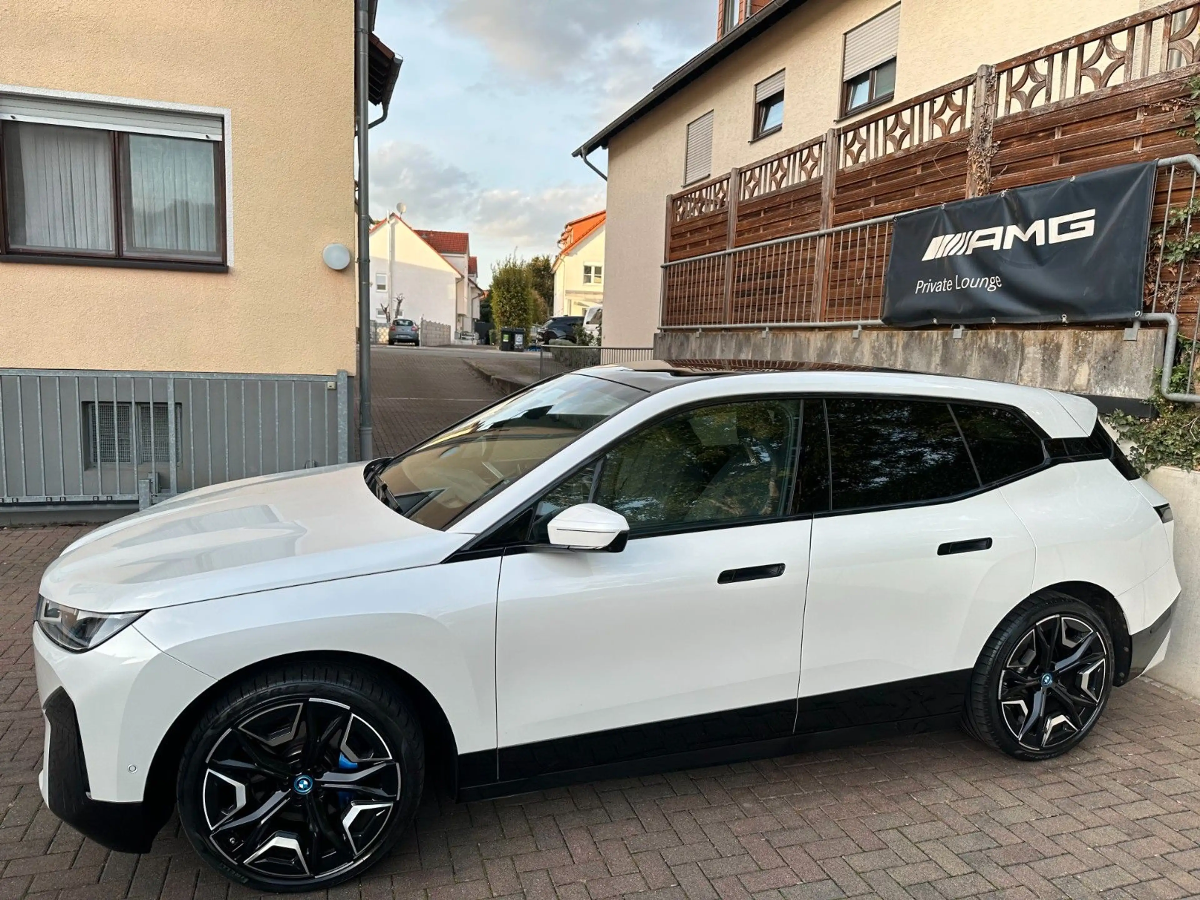 BMW iX xDrive40 M Sport PANO-SKY*AHK*Sitzkl*H&K*360° — photo 12