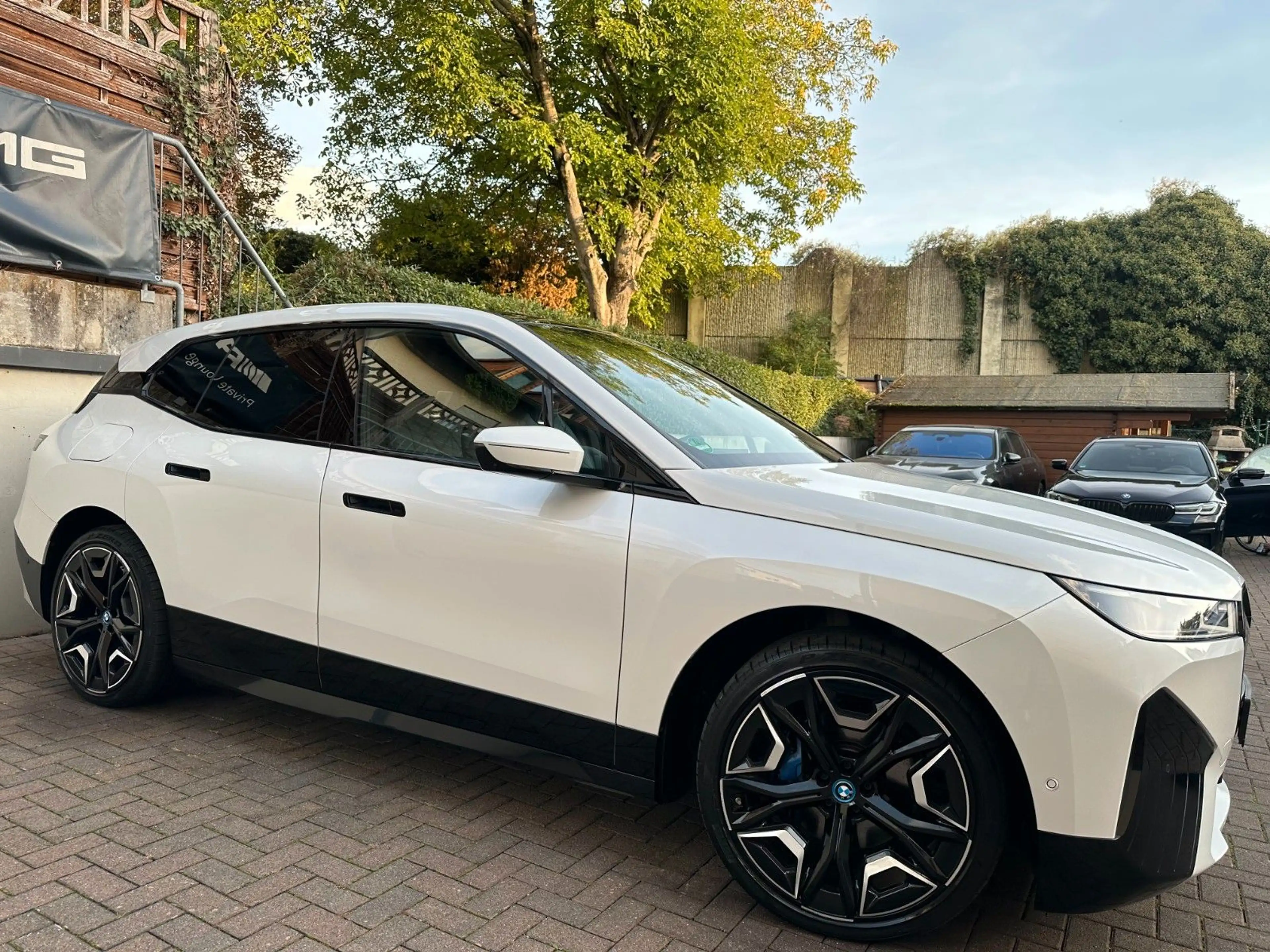 BMW iX xDrive40 M Sport PANO-SKY*AHK*Sitzkl*H&K*360° — photo 4
