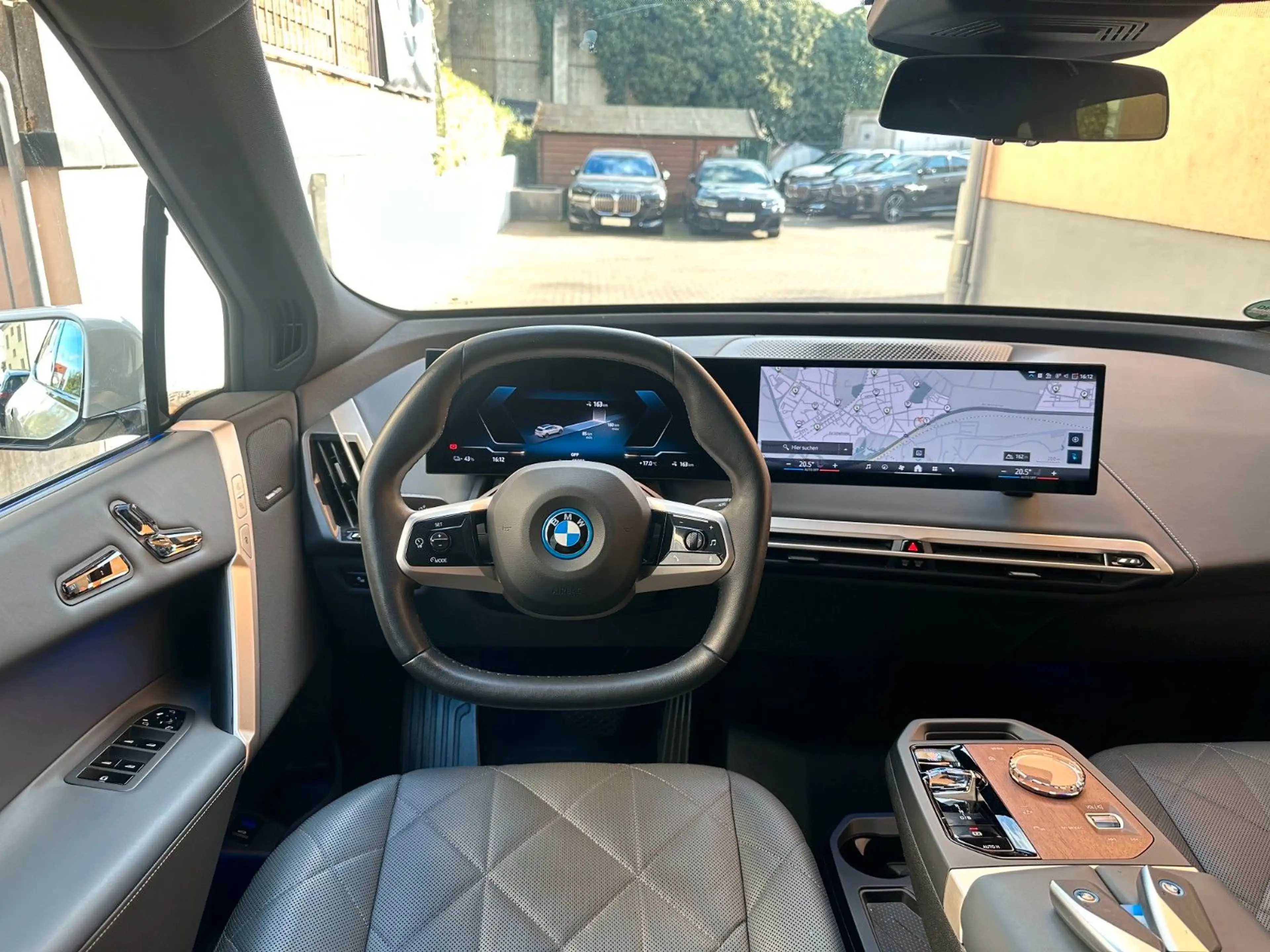 BMW iX xDrive40 M Sport PANO-SKY*AHK*Sitzkl*H&K*360° — photo 9