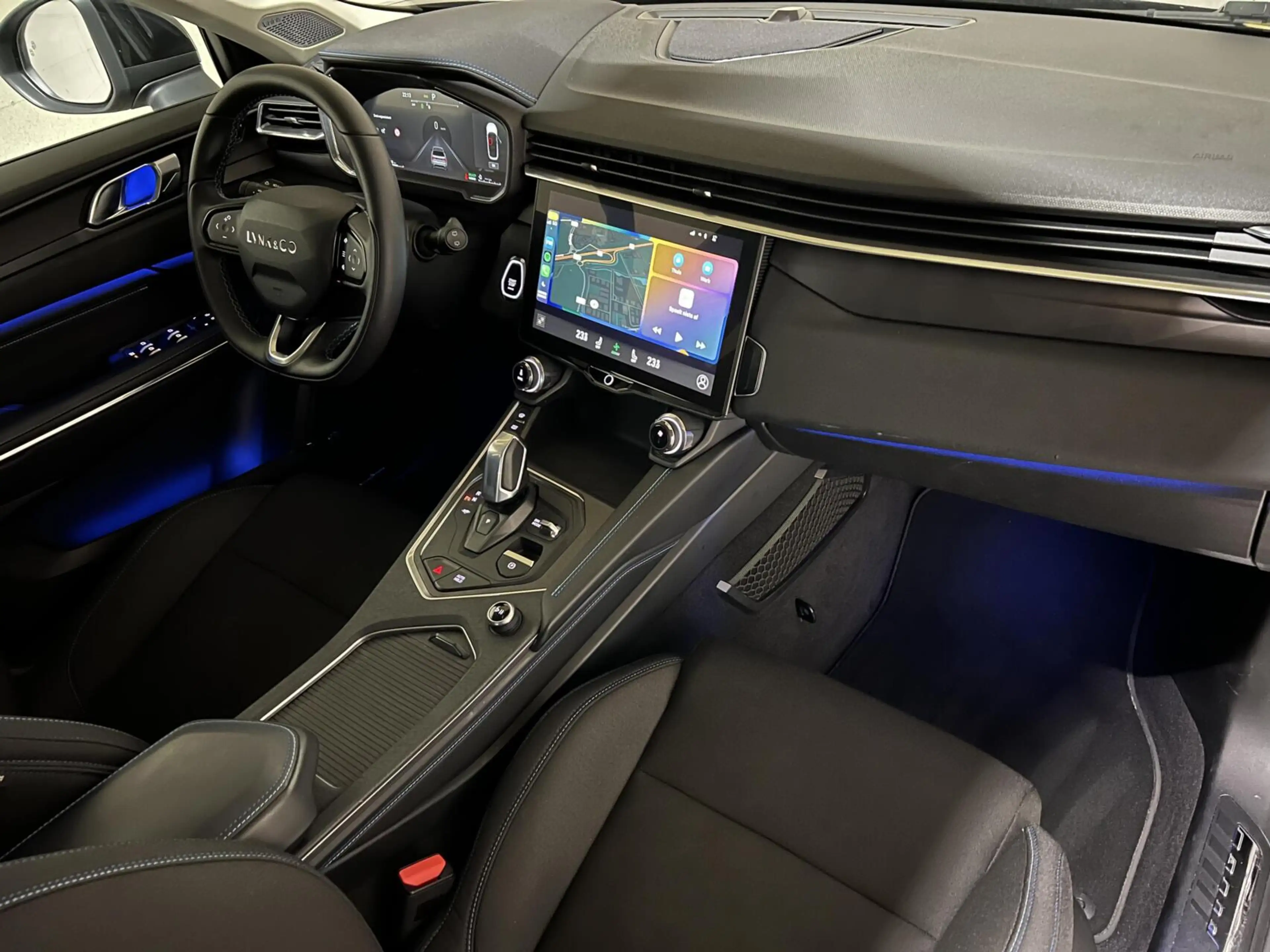 Lynk & Co 01 1.5 Plug-in Black Edition Sfeerver. CarPlay 360° — photo 16