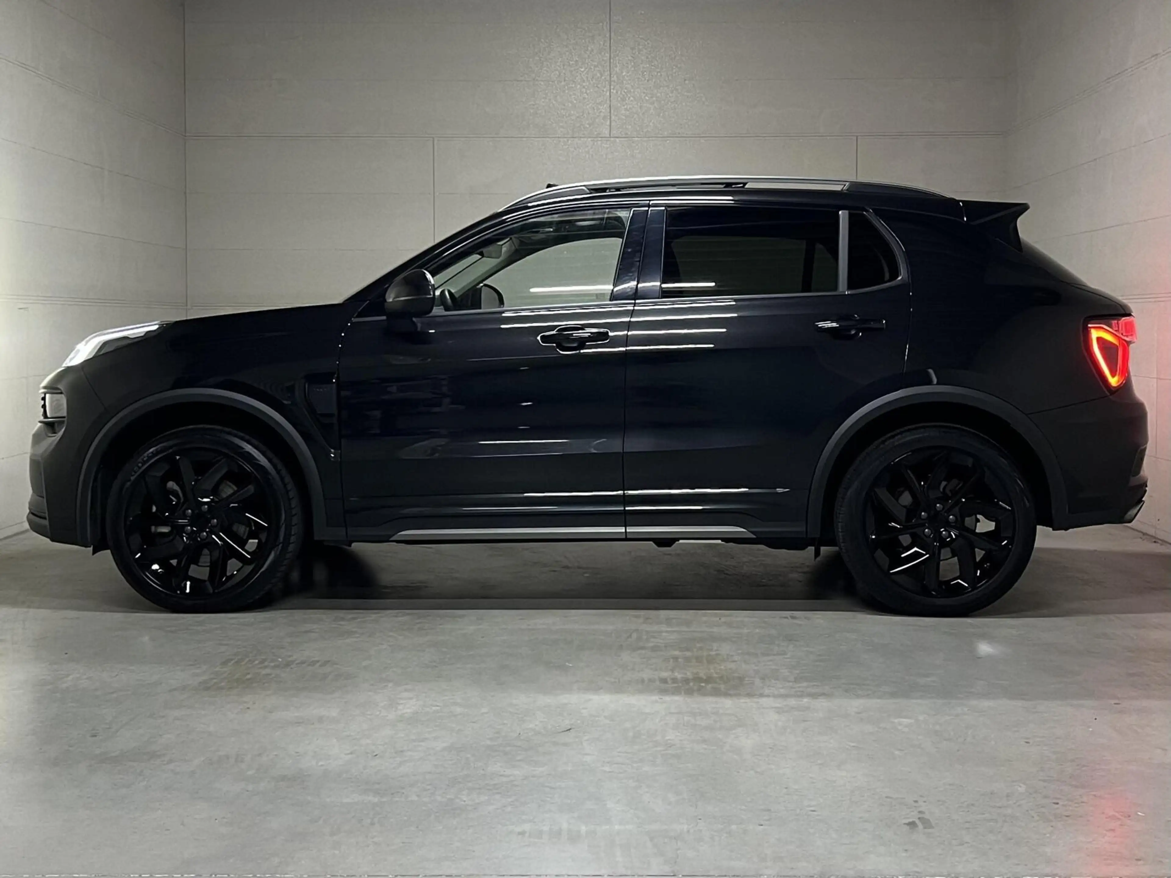 Lynk & Co 01 1.5 Plug-in Black Edition Sfeerver. CarPlay 360° — photo 9