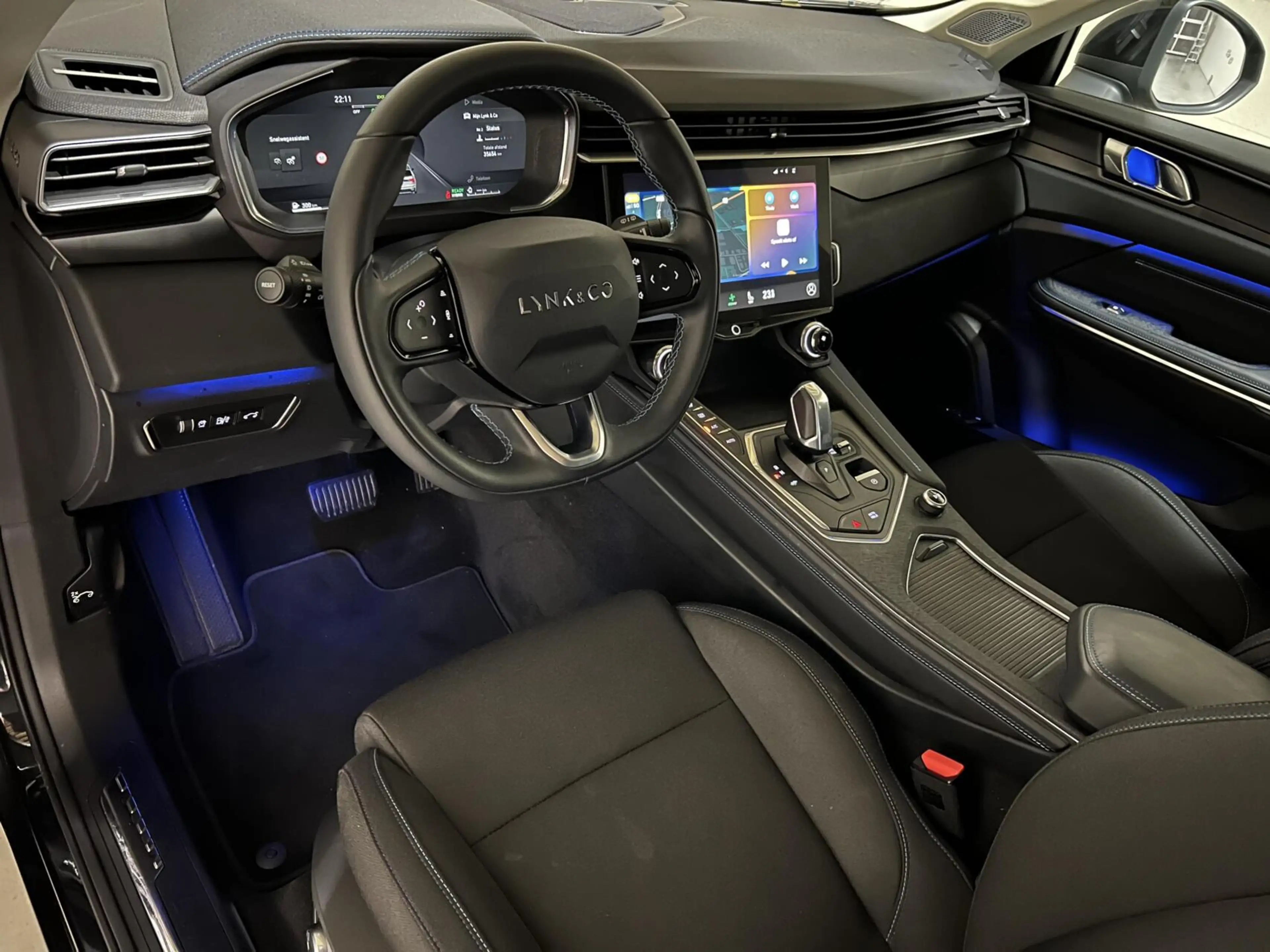 Lynk & Co 01 1.5 Plug-in Black Edition Sfeerver. CarPlay 360° — photo 13