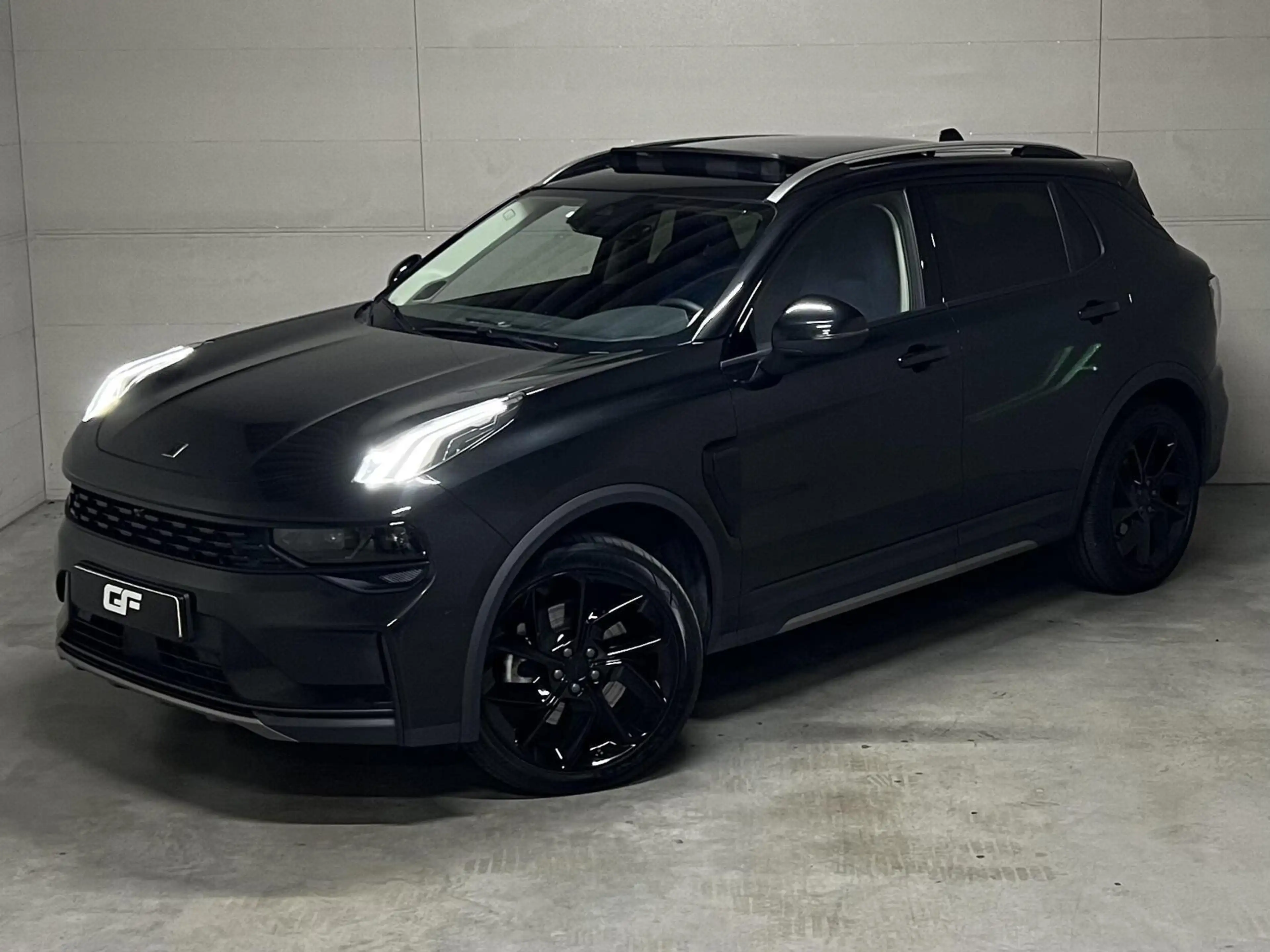 Lynk & Co 01 1.5 Plug-in Black Edition Sfeerver. CarPlay 360° — photo 11