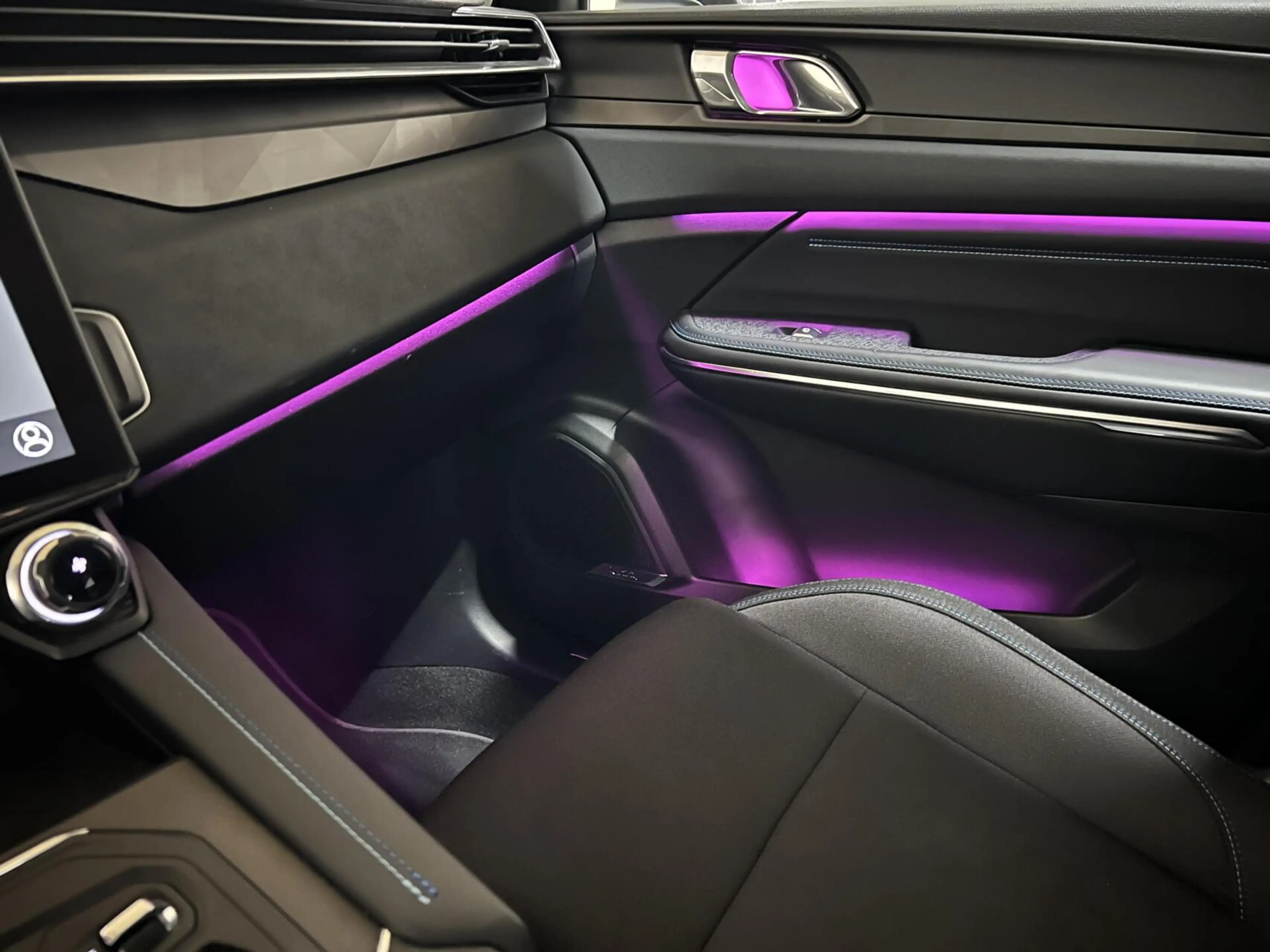 Lynk & Co 01 1.5 Plug-in Black Edition Sfeerver. CarPlay 360° — photo 50