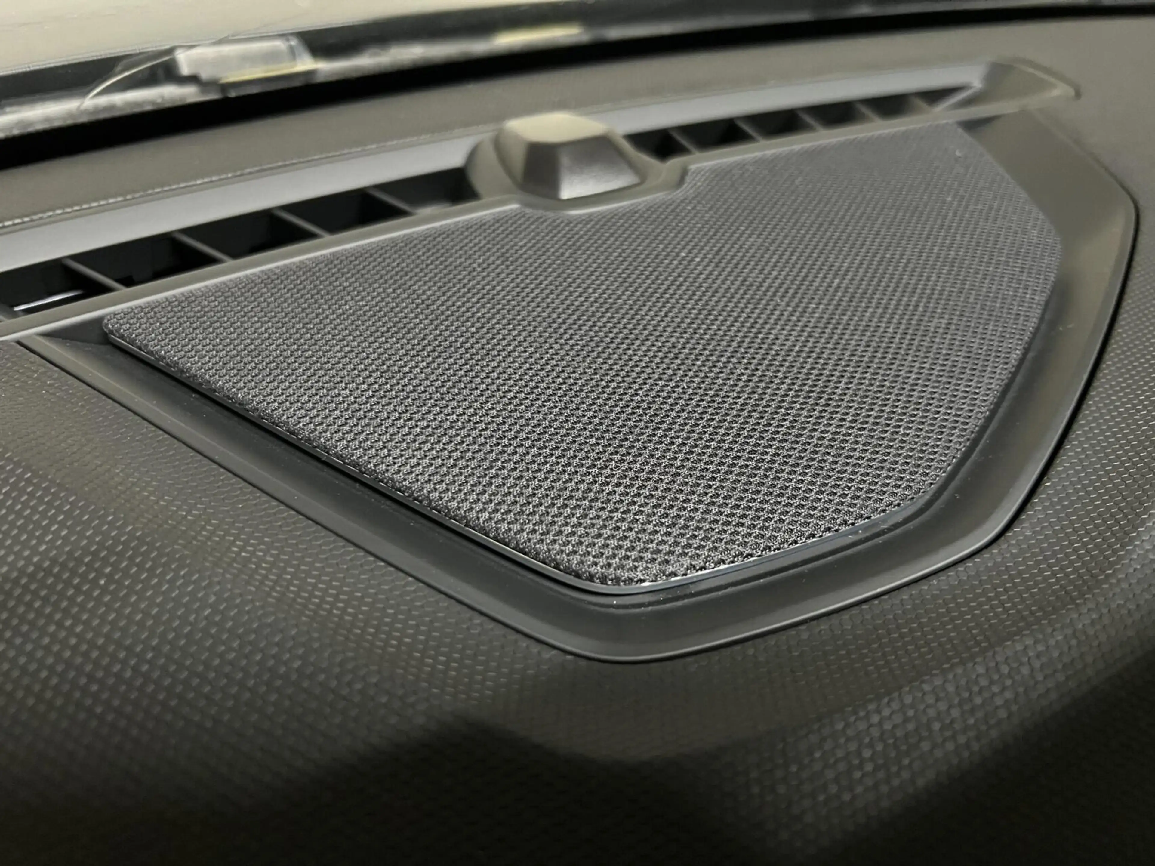 Lynk & Co 01 1.5 Plug-in Black Edition Sfeerver. CarPlay 360° — photo 38