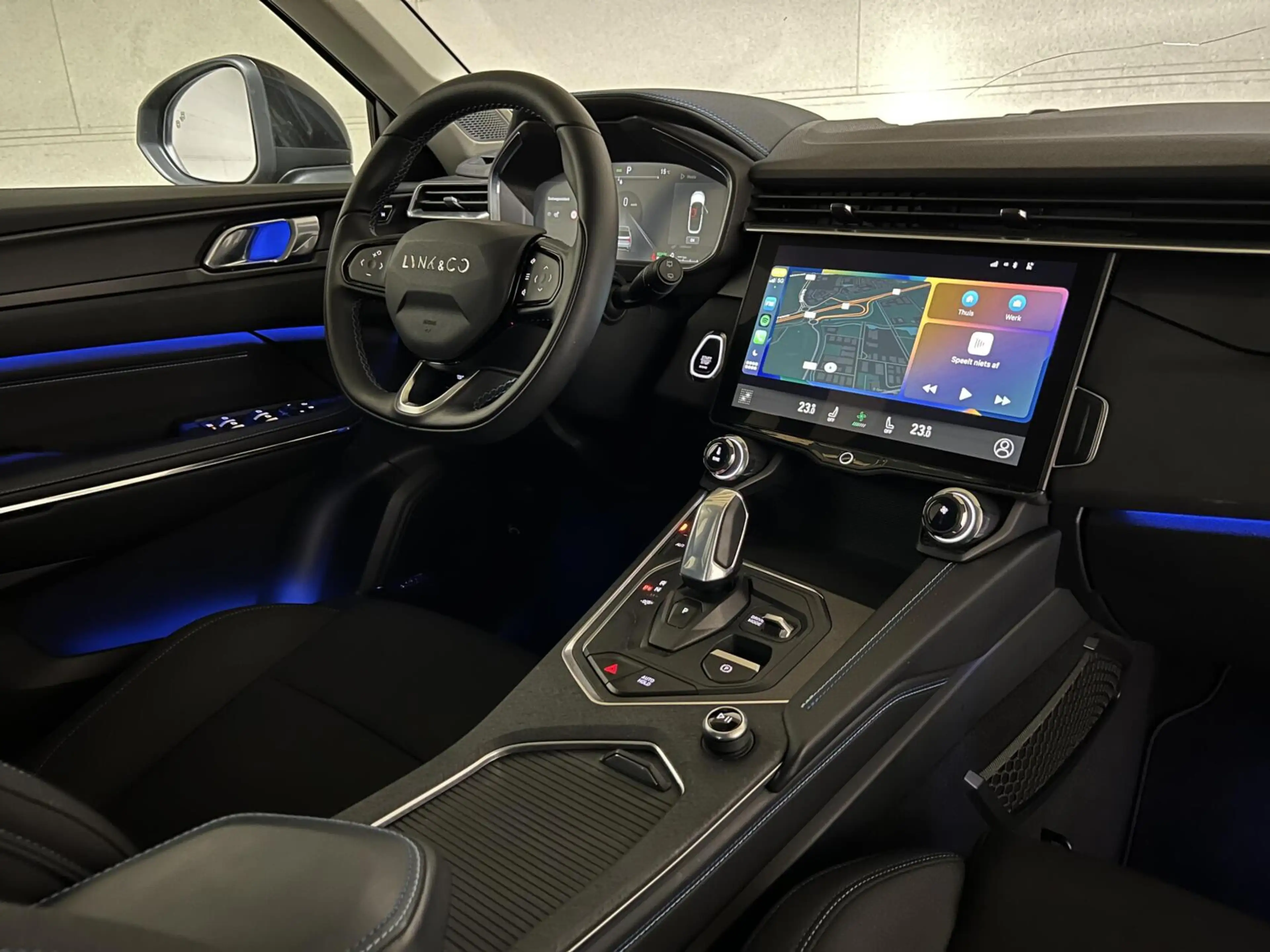 Lynk & Co 01 1.5 Plug-in Black Edition Sfeerver. CarPlay 360° — photo 17