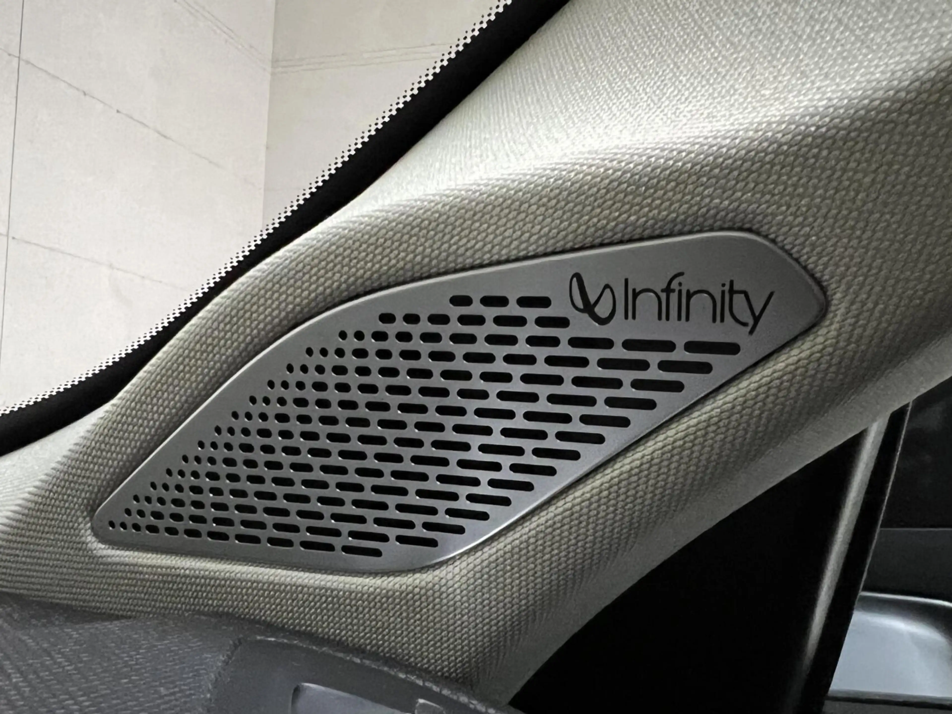 Lynk & Co 01 1.5 Plug-in Black Edition Sfeerver. CarPlay 360° — photo 34