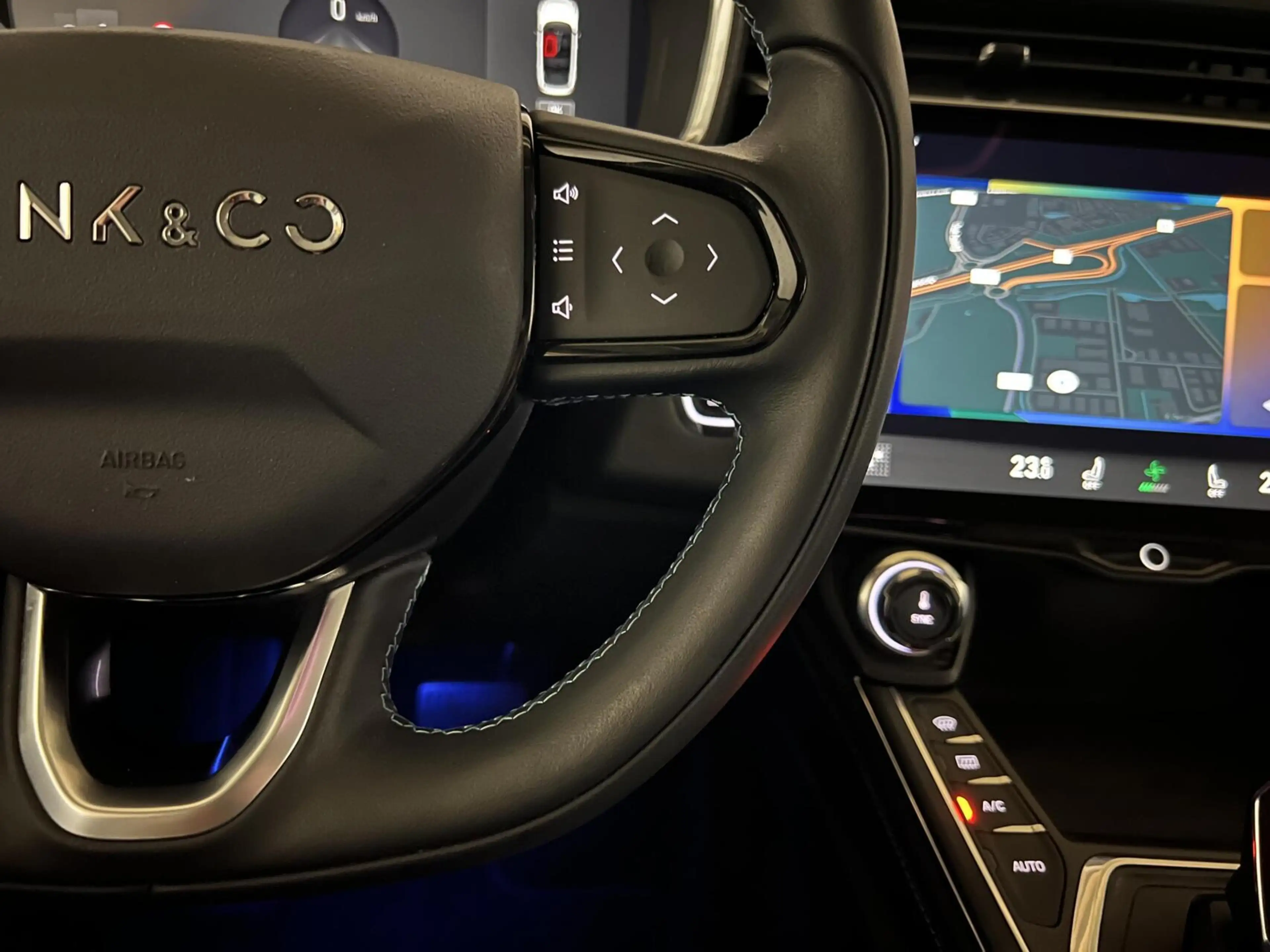 Lynk & Co 01 1.5 Plug-in Black Edition Sfeerver. CarPlay 360° — photo 37