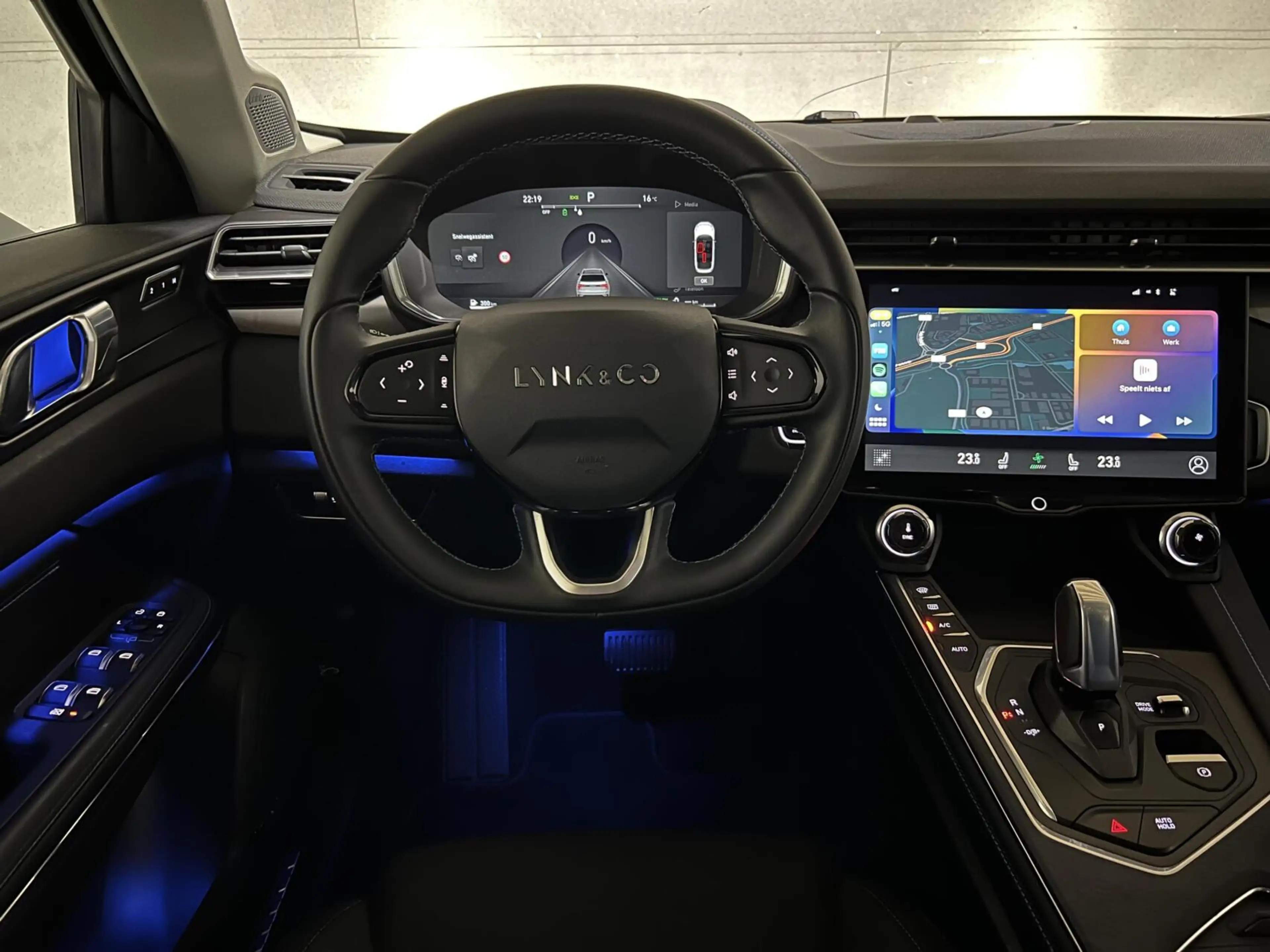 Lynk & Co 01 1.5 Plug-in Black Edition Sfeerver. CarPlay 360° — photo 27