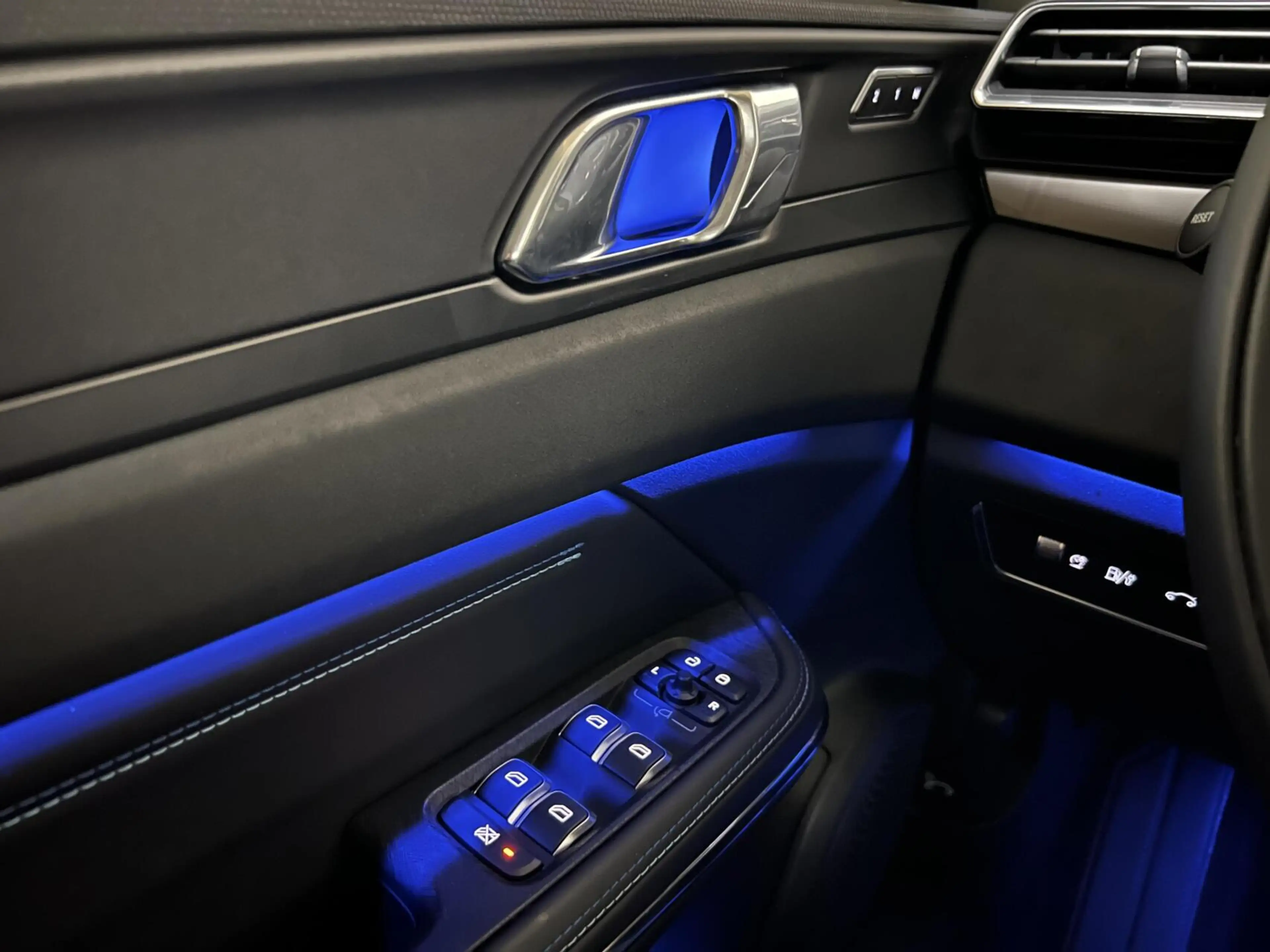 Lynk & Co 01 1.5 Plug-in Black Edition Sfeerver. CarPlay 360° — photo 32