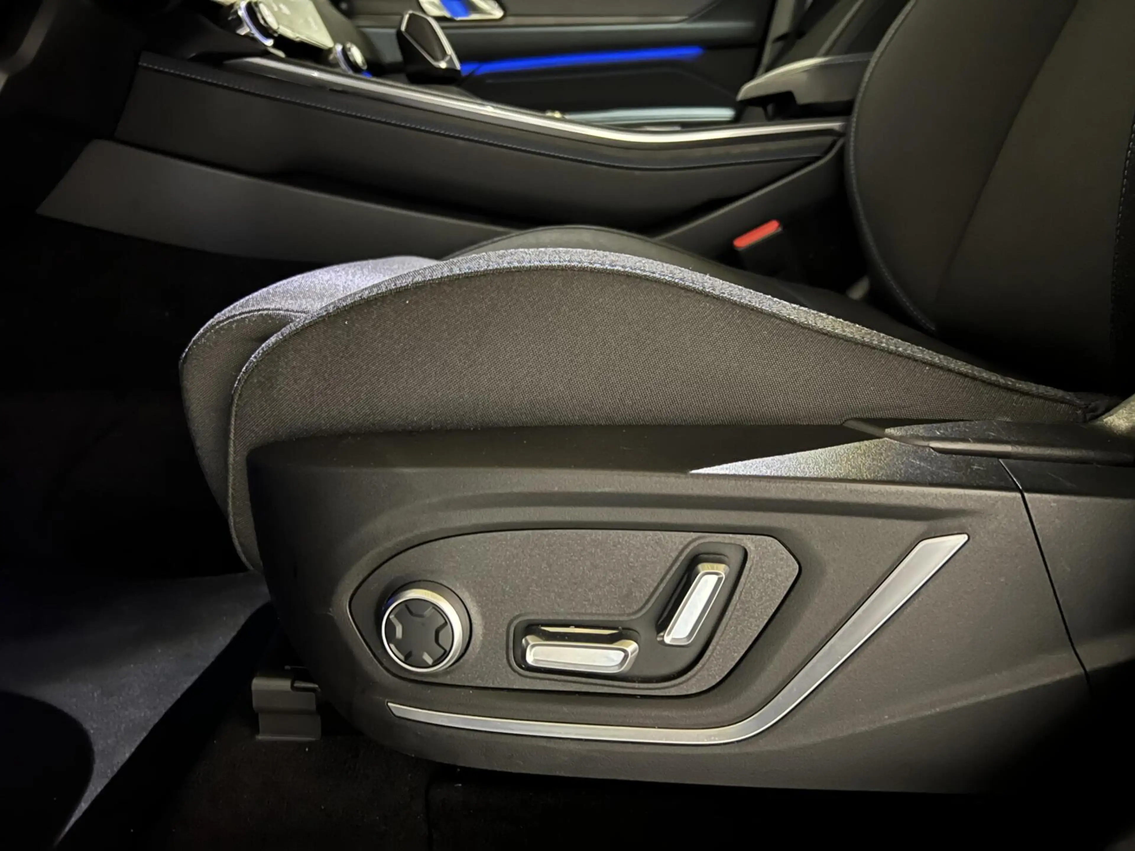 Lynk & Co 01 1.5 Plug-in Black Edition Sfeerver. CarPlay 360° — photo 30