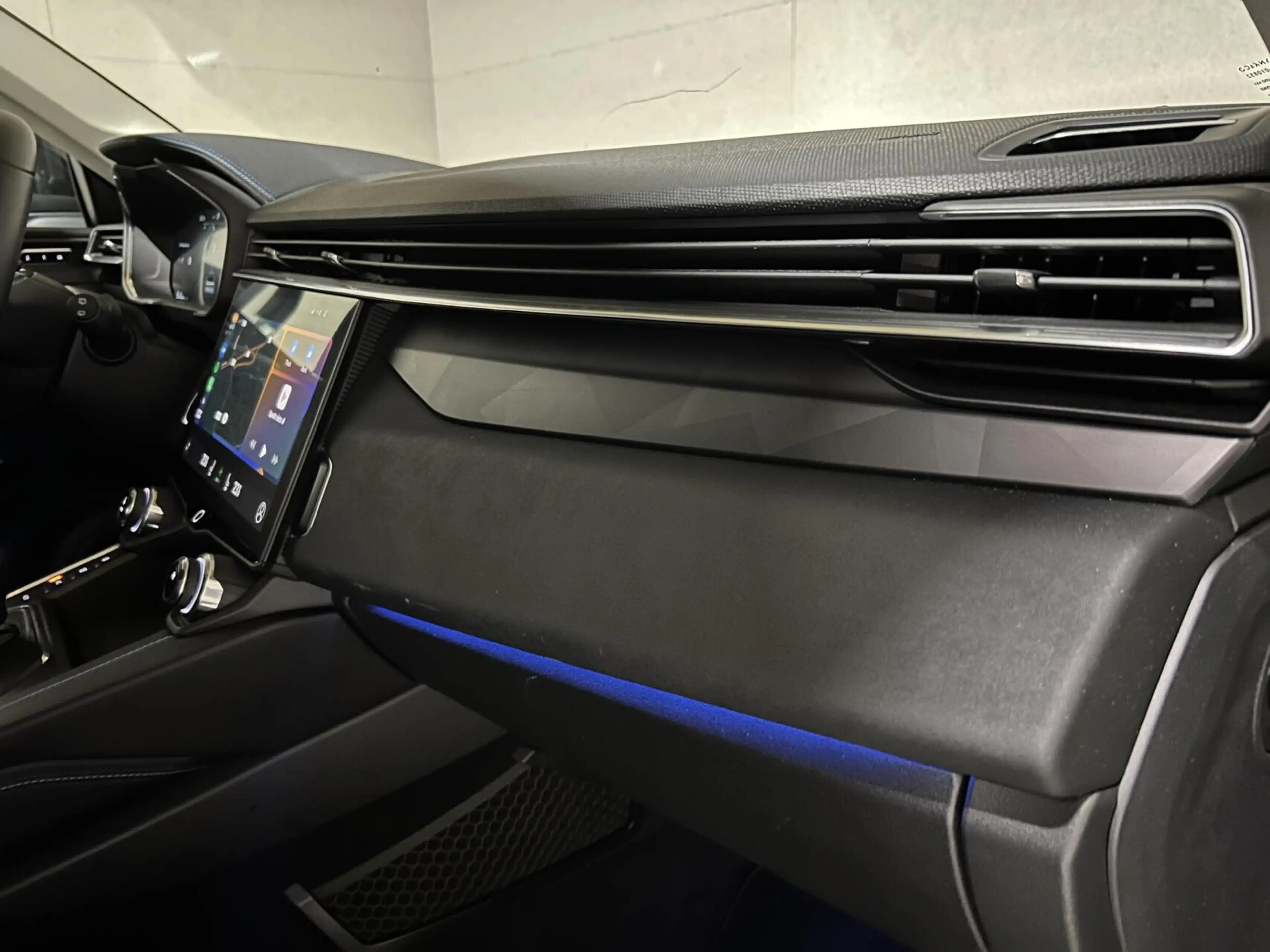 Lynk & Co 01 1.5 Plug-in Black Edition Sfeerver. CarPlay 360° — photo 18