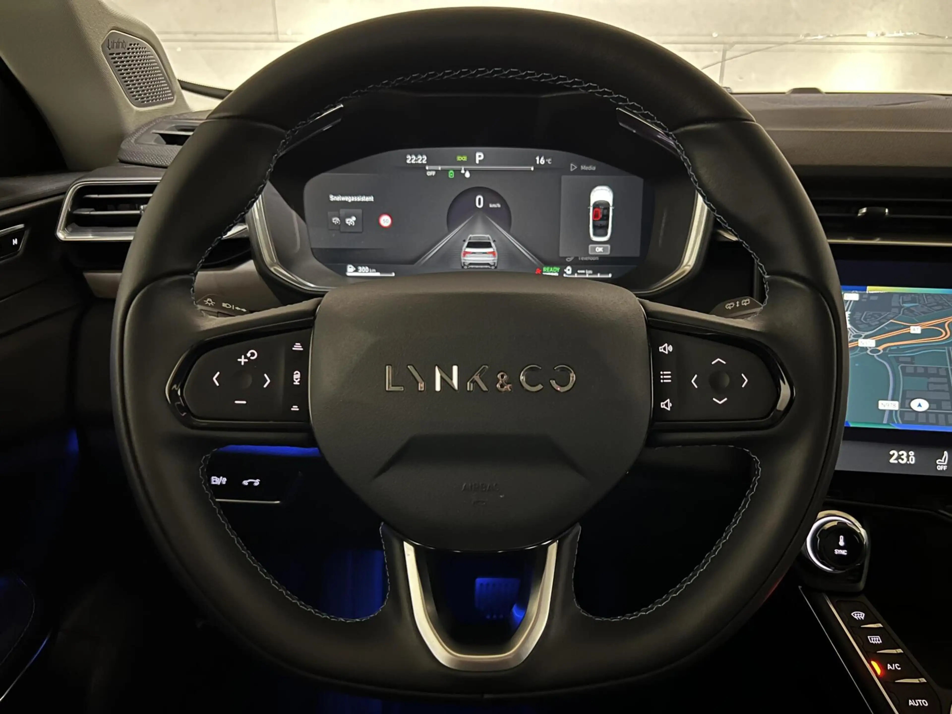 Lynk & Co 01 1.5 Plug-in Black Edition Sfeerver. CarPlay 360° — photo 35