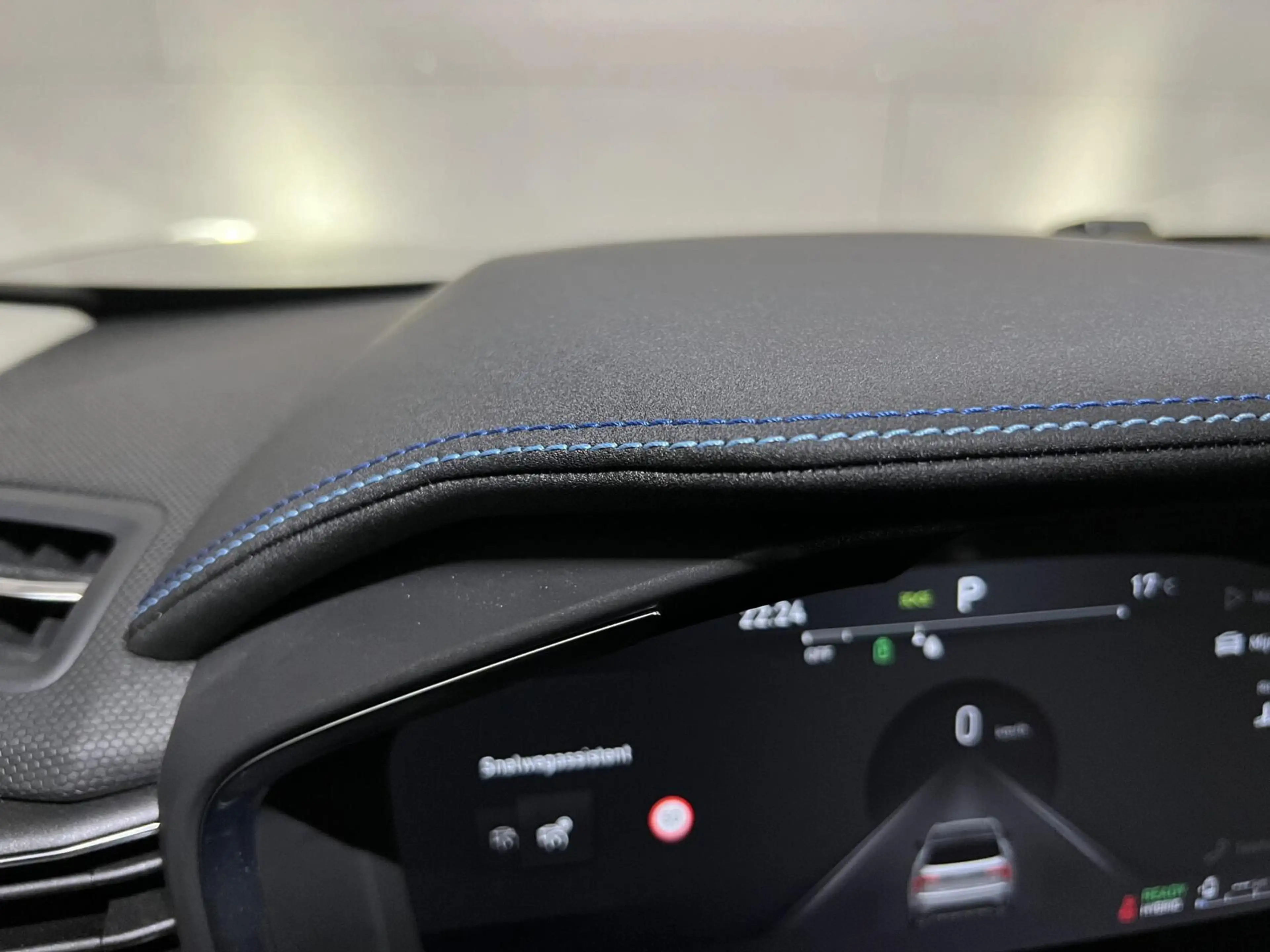 Lynk & Co 01 1.5 Plug-in Black Edition Sfeerver. CarPlay 360° — photo 39