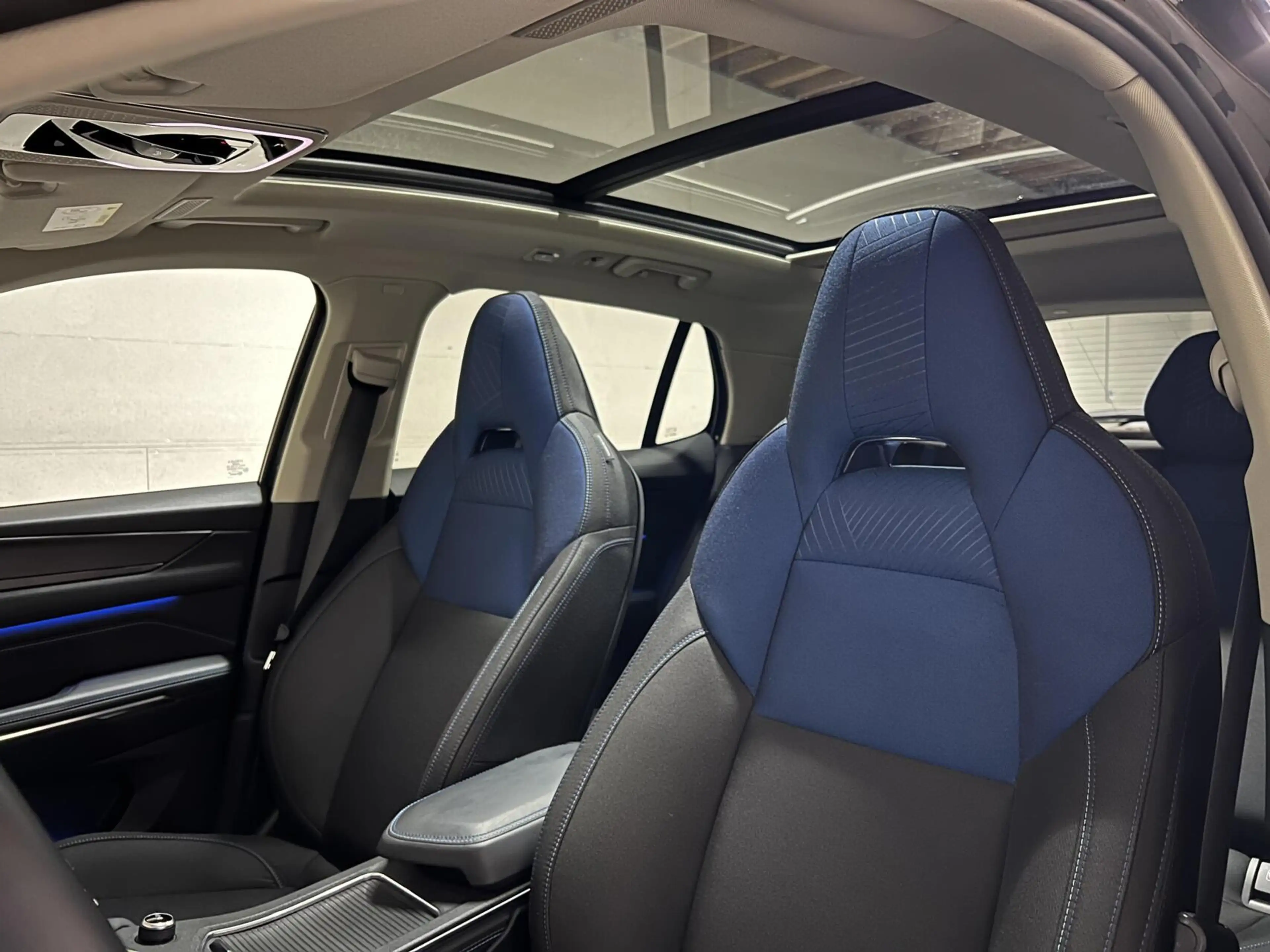 Lynk & Co 01 1.5 Plug-in Black Edition Sfeerver. CarPlay 360° — photo 14
