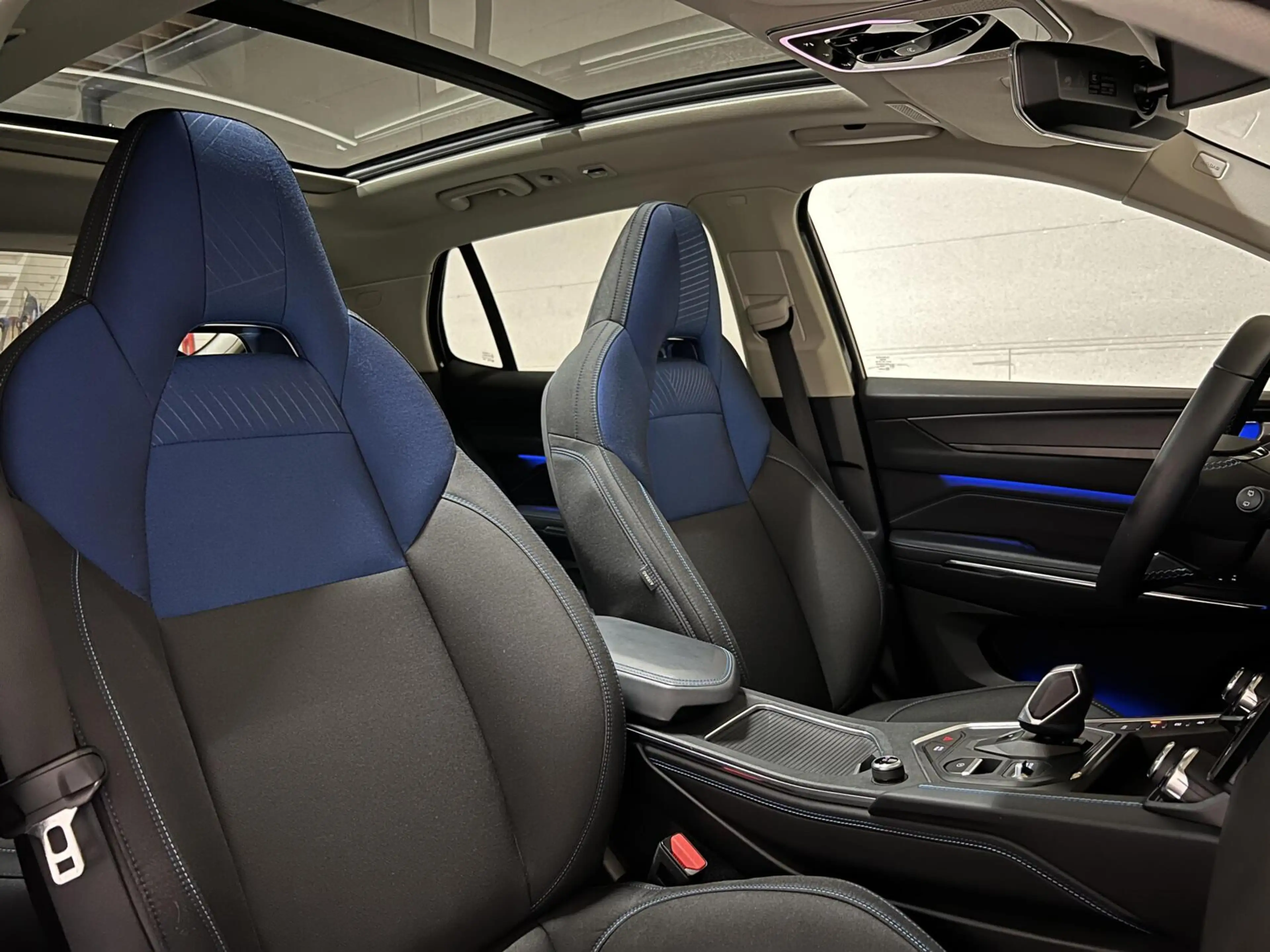 Lynk & Co 01 1.5 Plug-in Black Edition Sfeerver. CarPlay 360° — photo 15