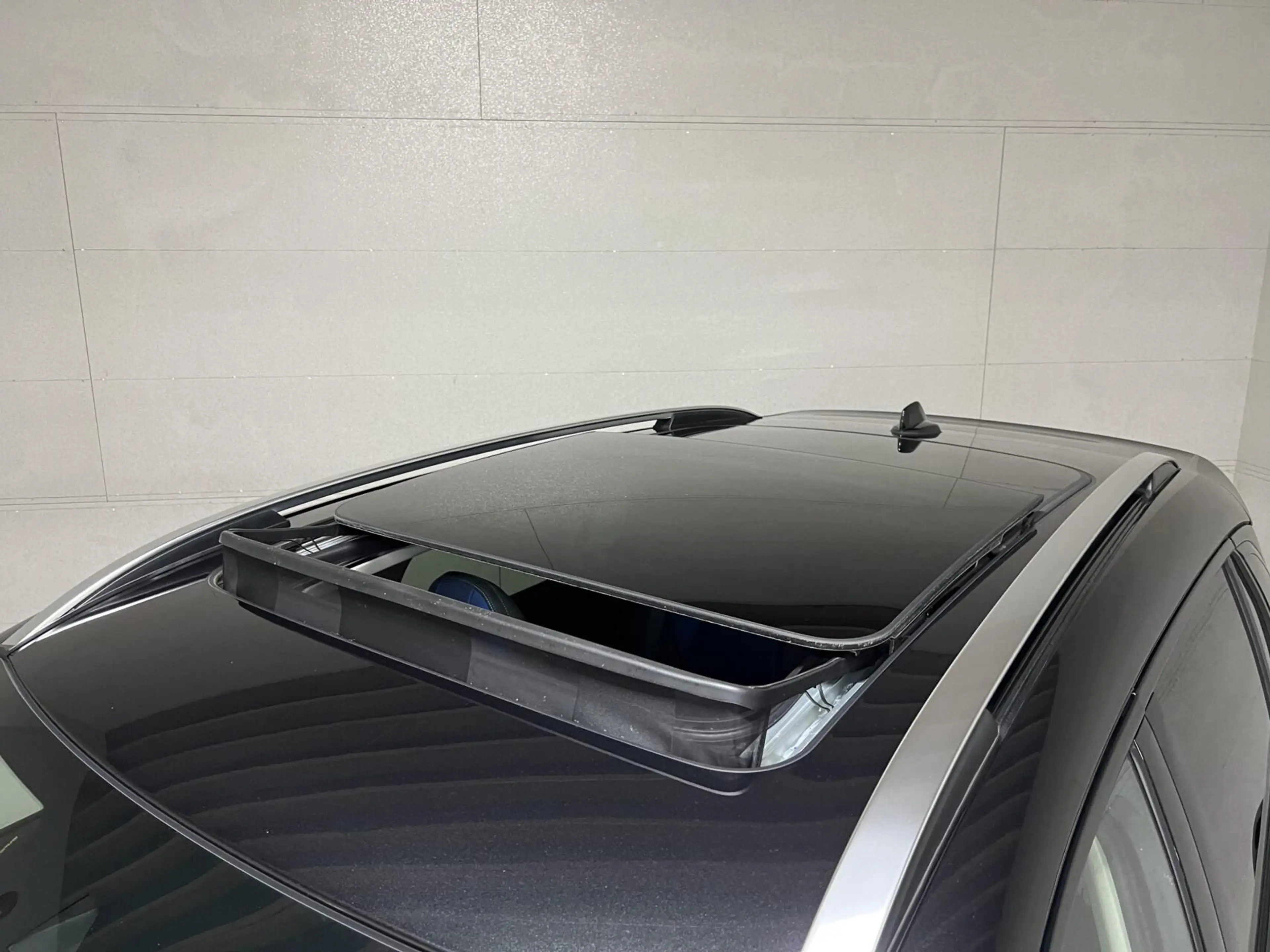 Lynk & Co 01 1.5 Plug-in Black Edition Sfeerver. CarPlay 360° — photo 12
