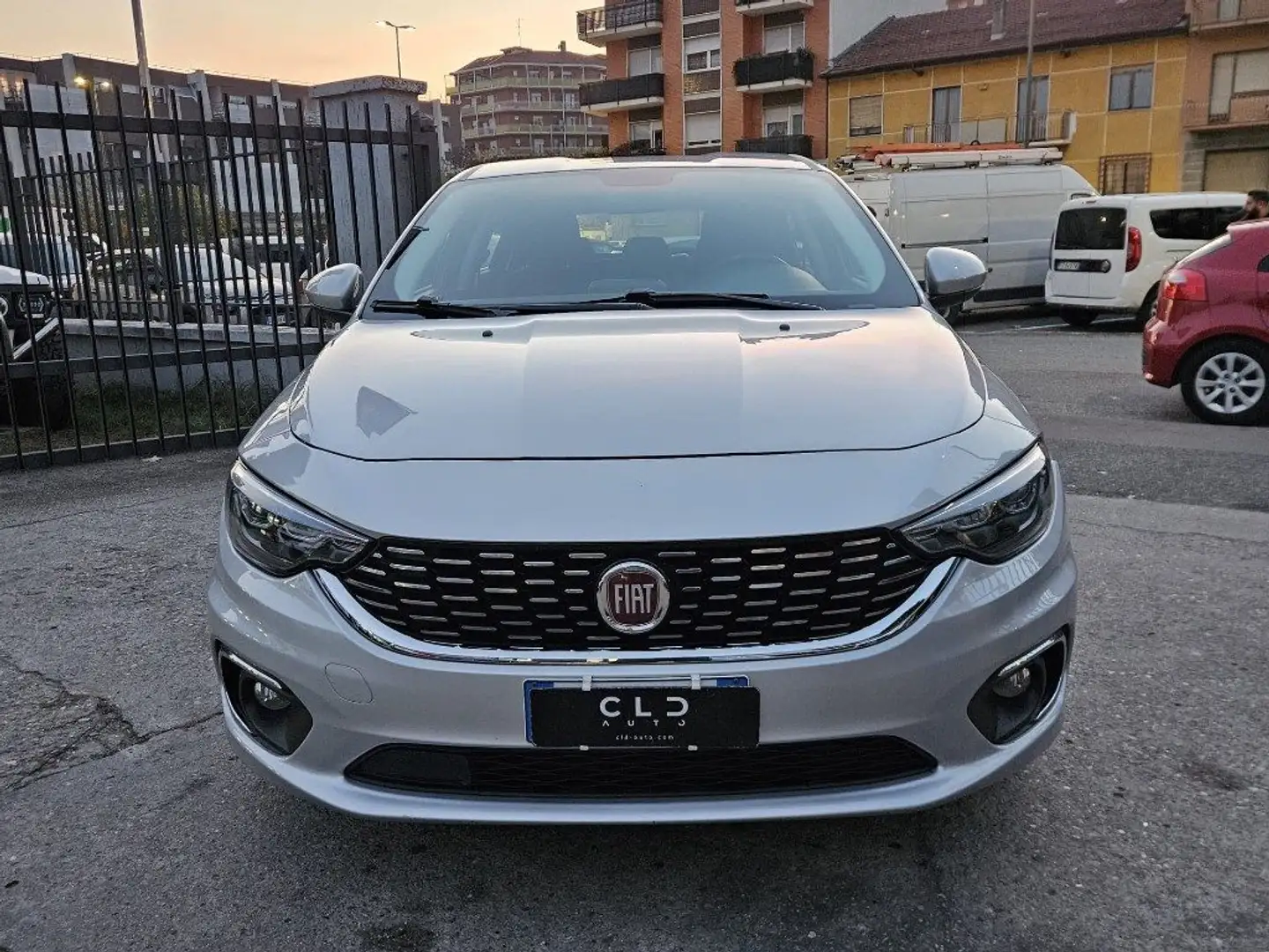 Fiat Tipo 1.3 Mjt S&S 5 porte Business Gris - 2