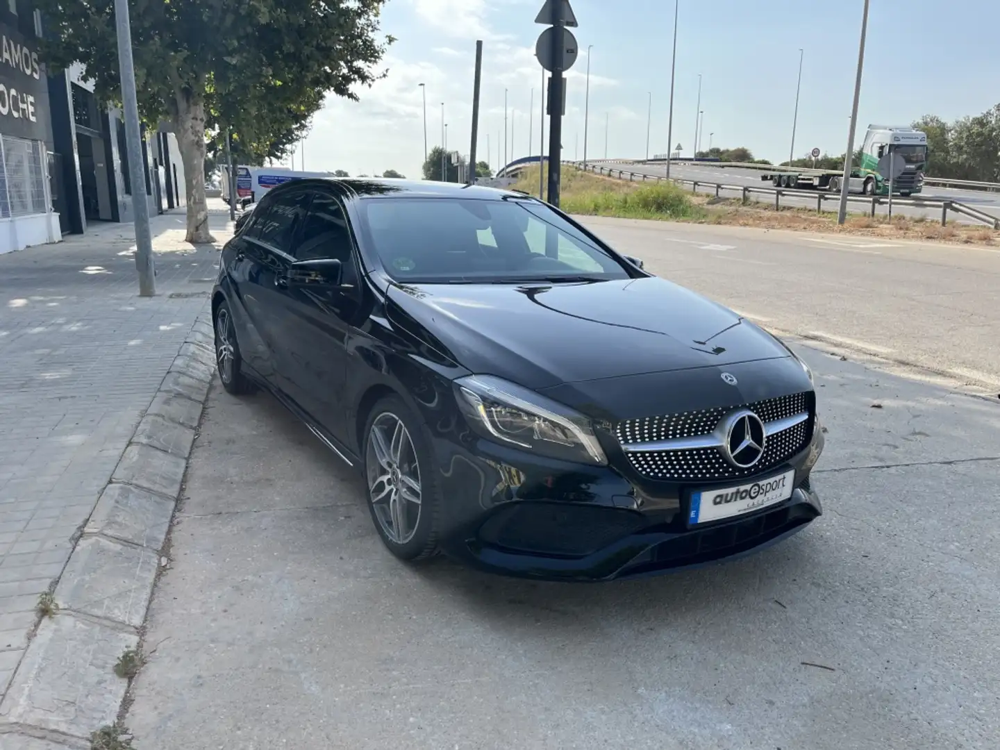 Mercedes-Benz A 180 7G-DCT (4.75) Negro - 2
