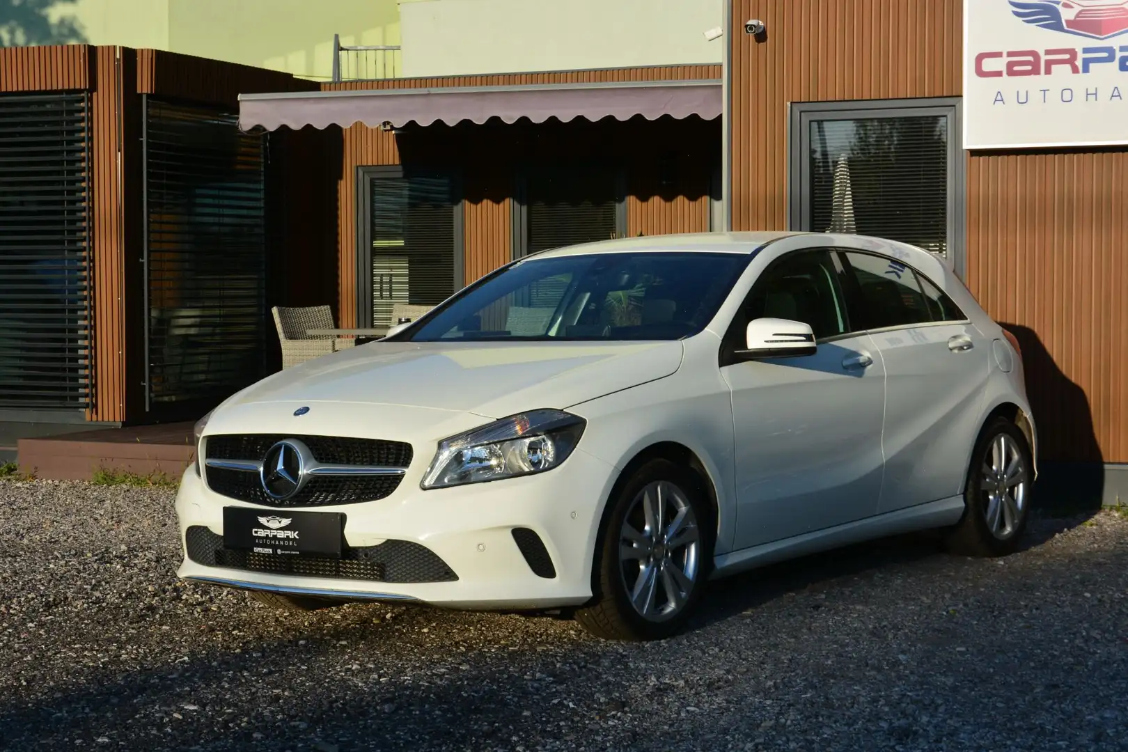 Mercedes-Benz A 180 CDI BlueEfficiency Urban Aut. Weiß - 2