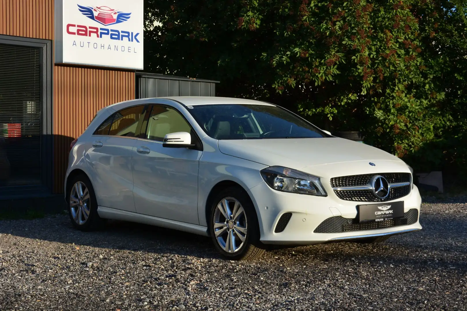 Mercedes-Benz A 180 CDI BlueEfficiency Urban Aut. Weiß - 1
