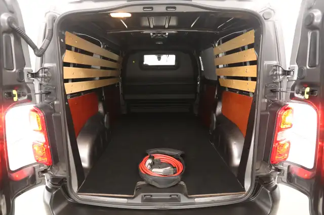 Opel Vivaro-E view 3