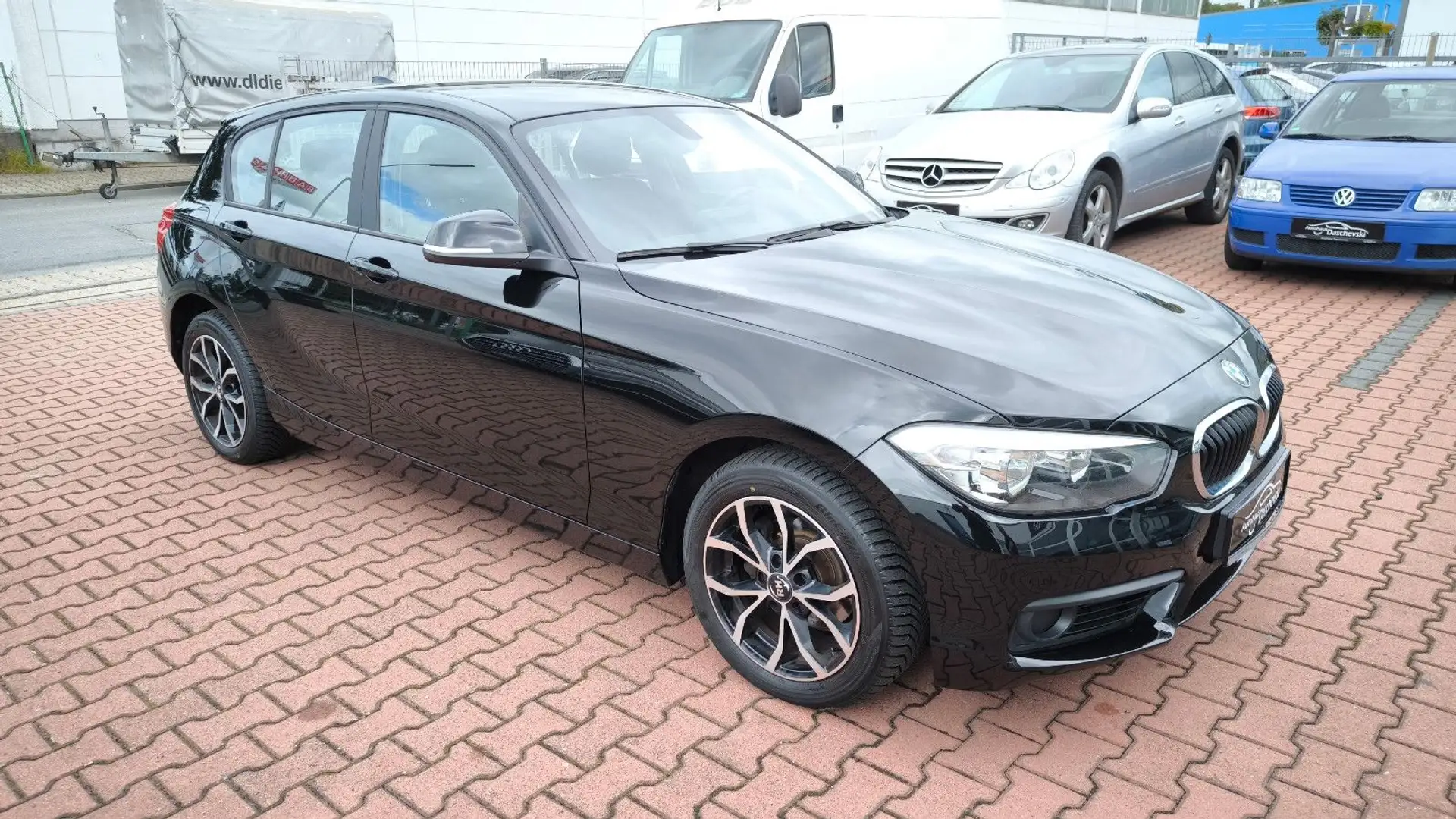 BMW 118 i Lim. 5-trg. Sitzheizung Schwarz - 1