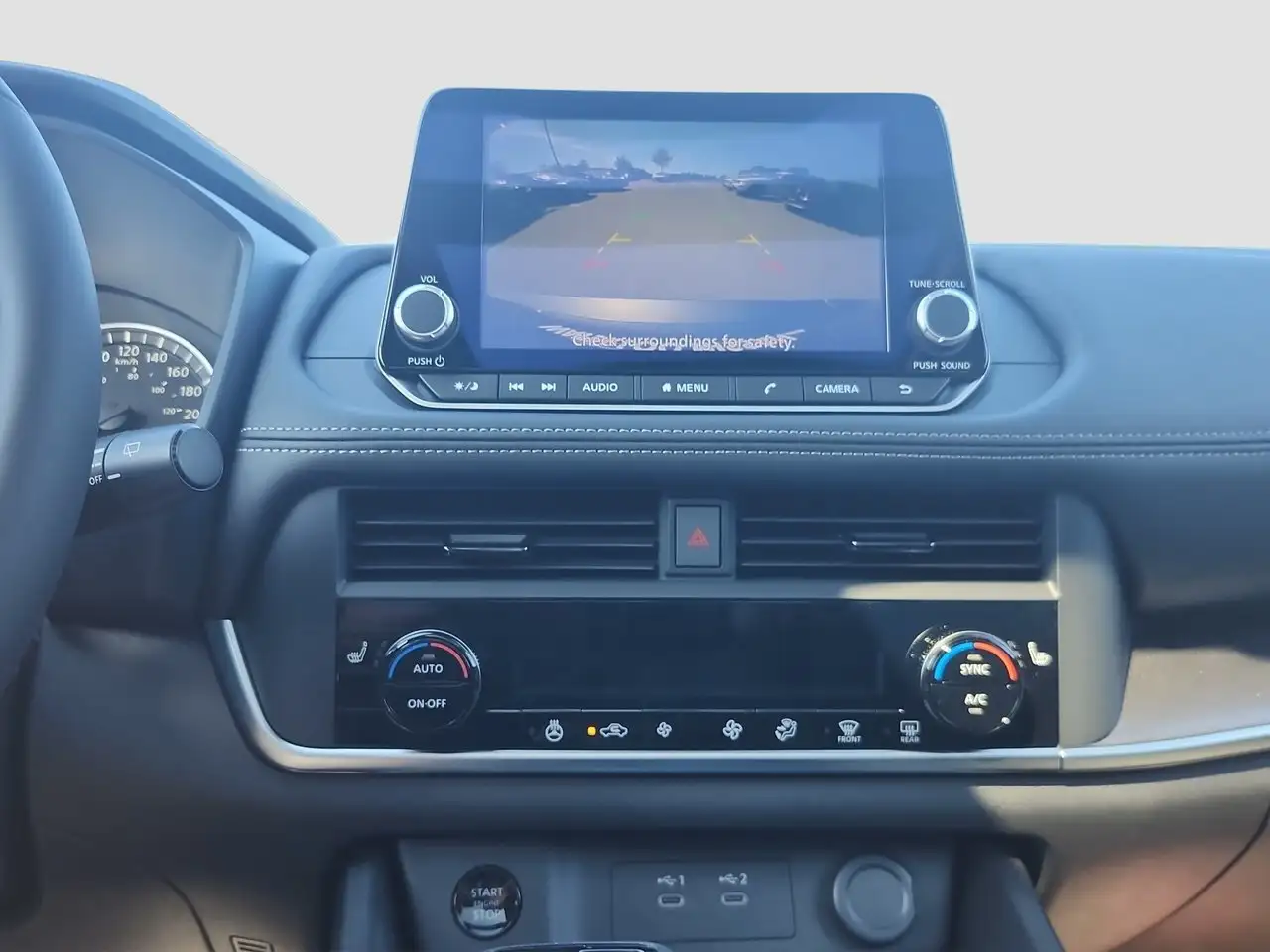 Nissan Rogue снимка Nissan Rogue