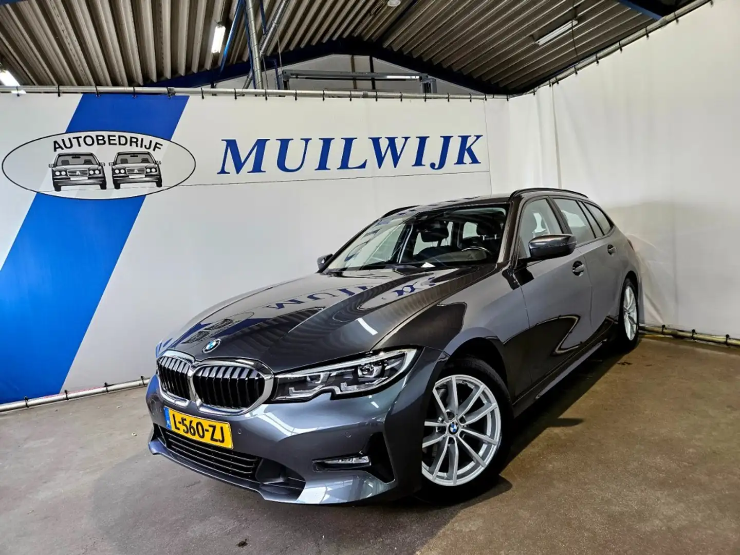 BMW 320 Touring 320i Business Edition / Trekhaak / Full LE Gris - 2