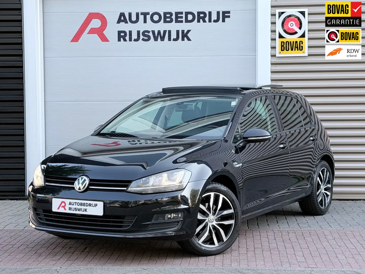 Volkswagen Golf 1.2 TSI Highline Pano/Navi/Bluetooth Zwart - 1