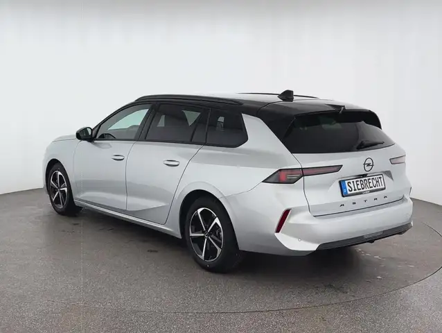 Opel Astra view 5