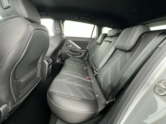 Opel Astra view 8