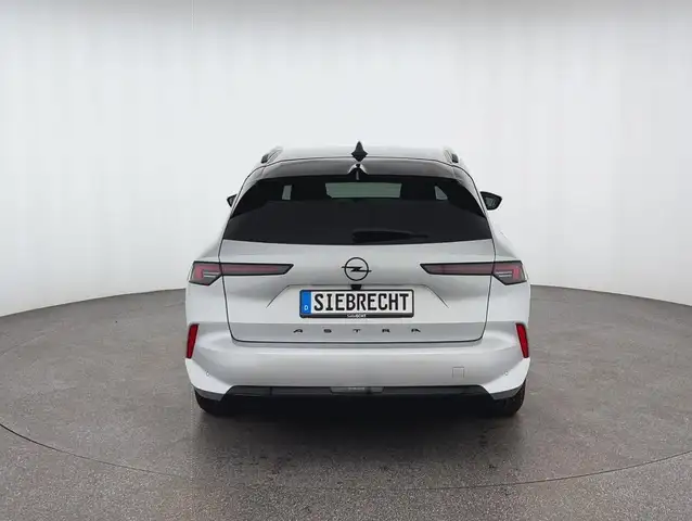 Opel Astra view 4