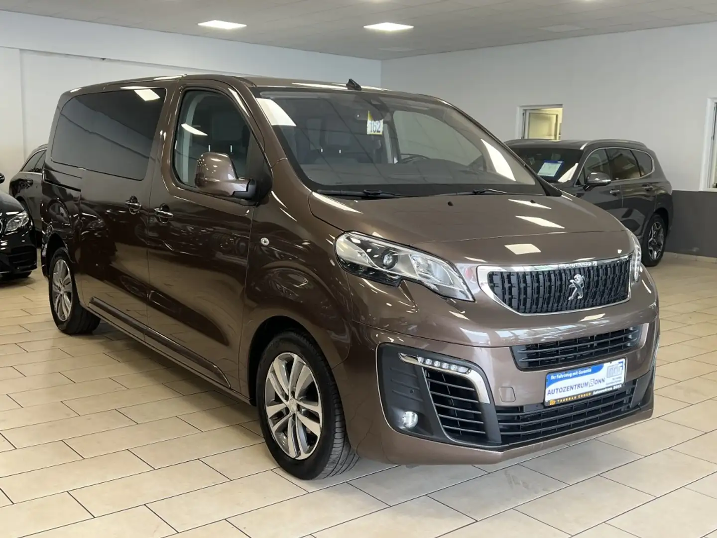 Peugeot Traveller Business*VIP*L2*AHK*Leder*PDC*Head-Up* Brun - 1