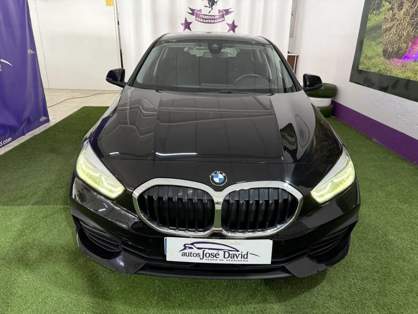 BMW 118 118dA Business Zwart - 2