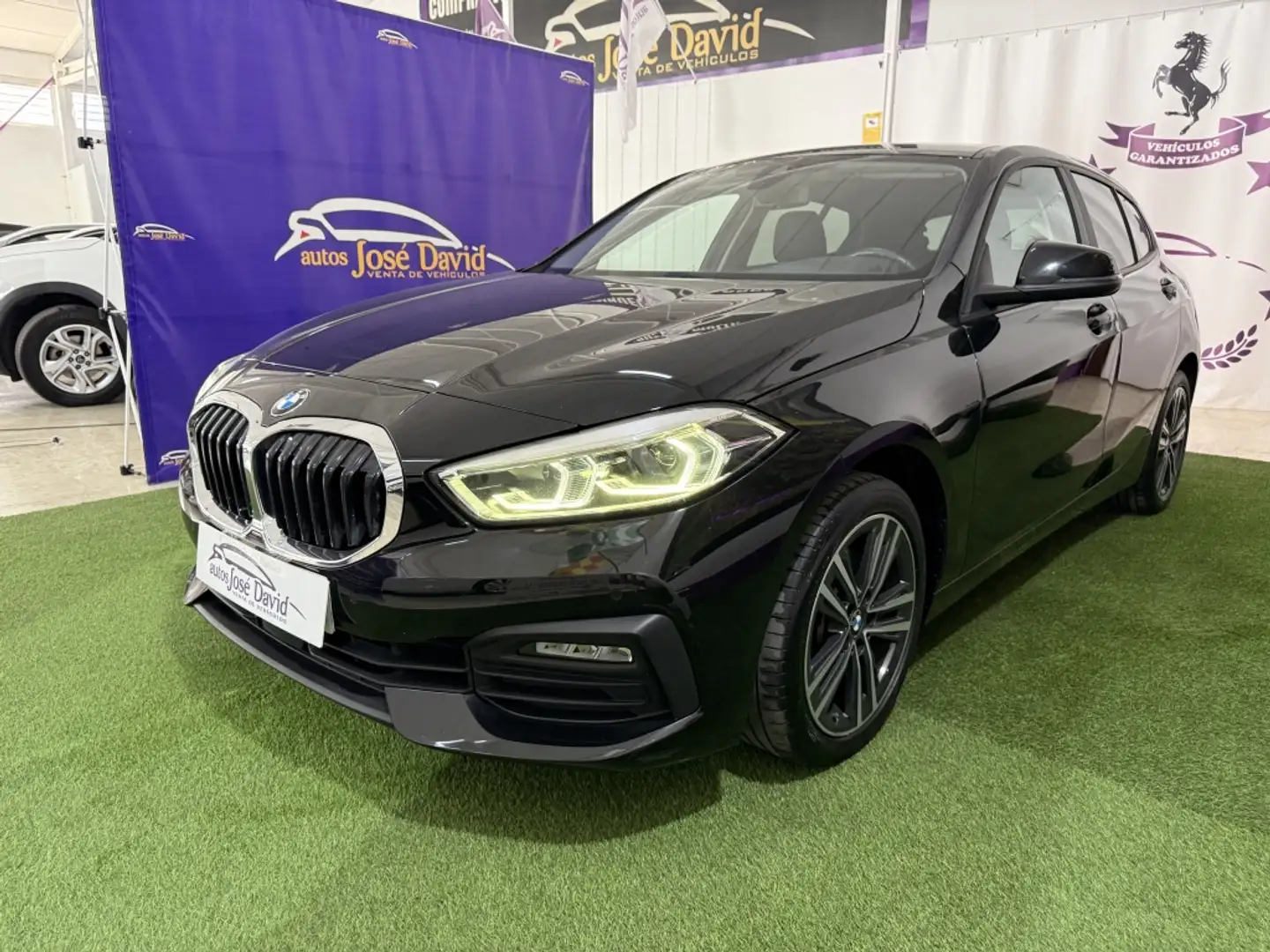 BMW 118 118dA Business Zwart - 1