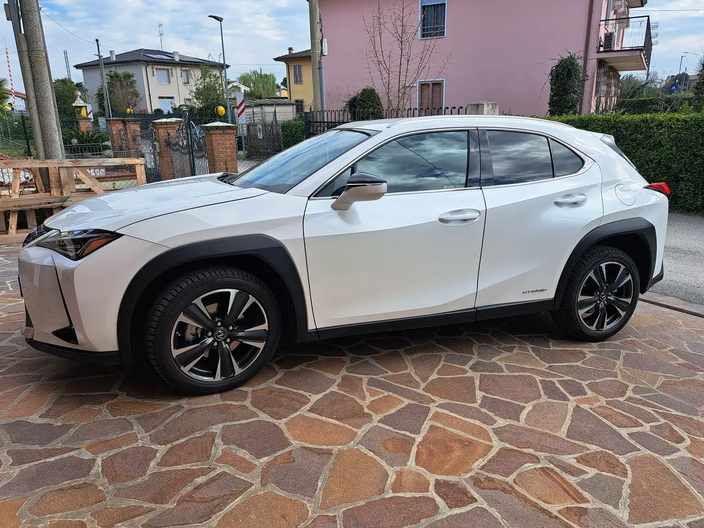 Lexus UX 250h 2.0+Urban+2wd+cvt Bianco - 2