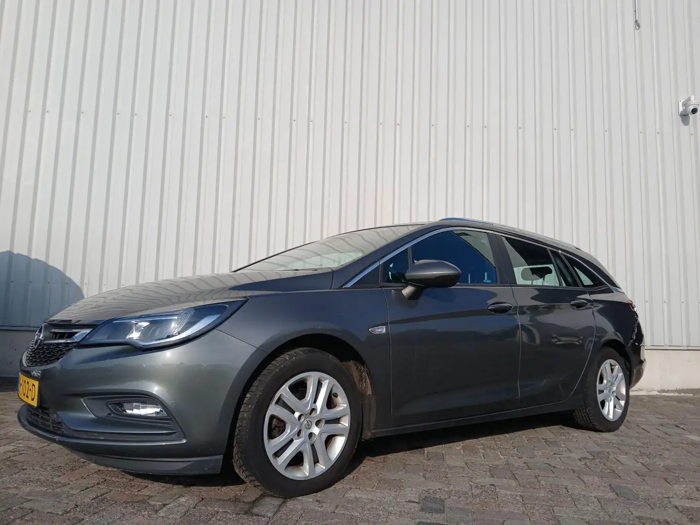 Opel Astra Sports Tourer 1.6 CDTI Business+ - Navi -- Clima - Grijs - 2