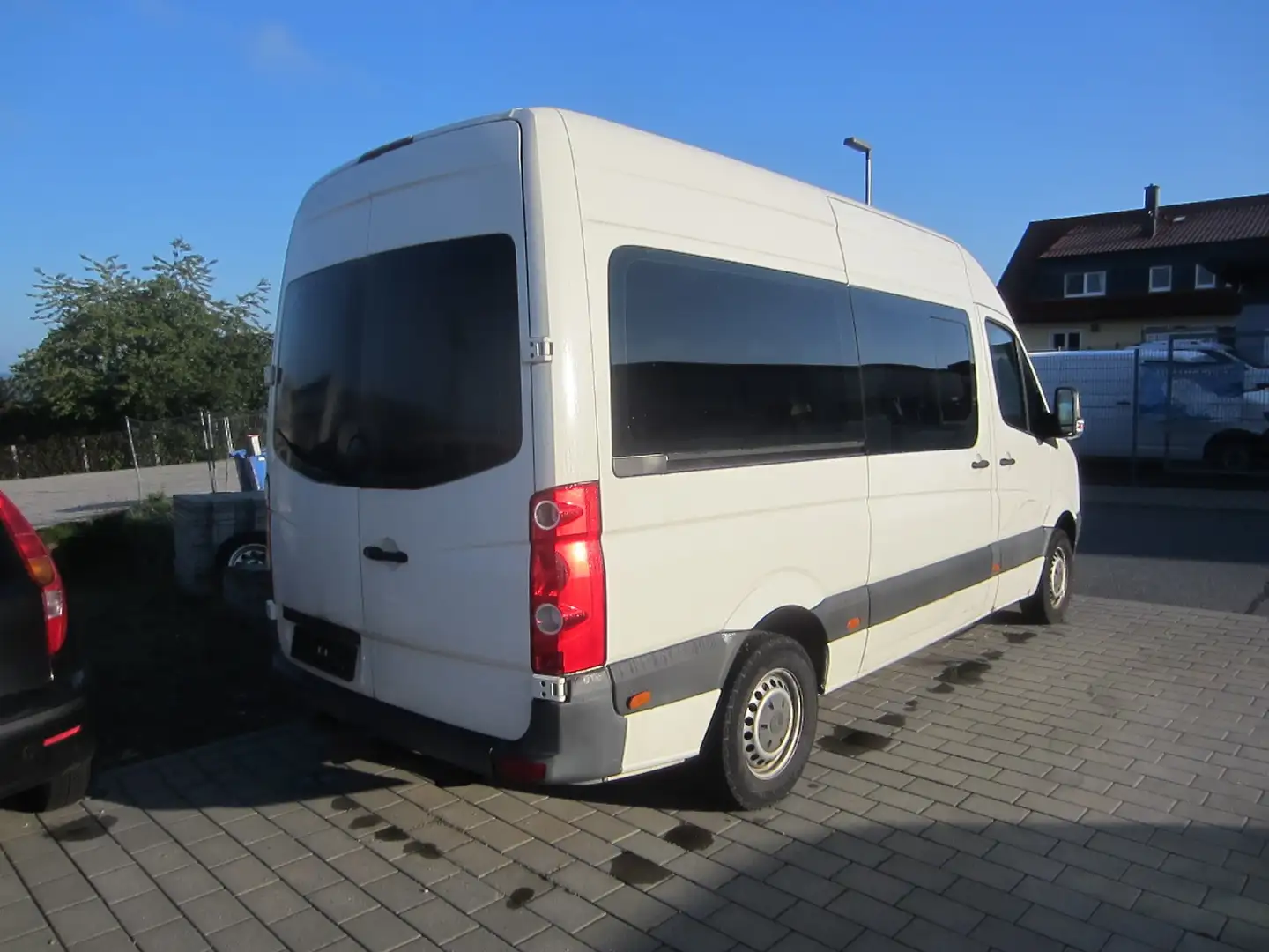 Volkswagen Crafter 30 mittel L2H2 Hochdach,9Sitz,AHK Weiß - 2