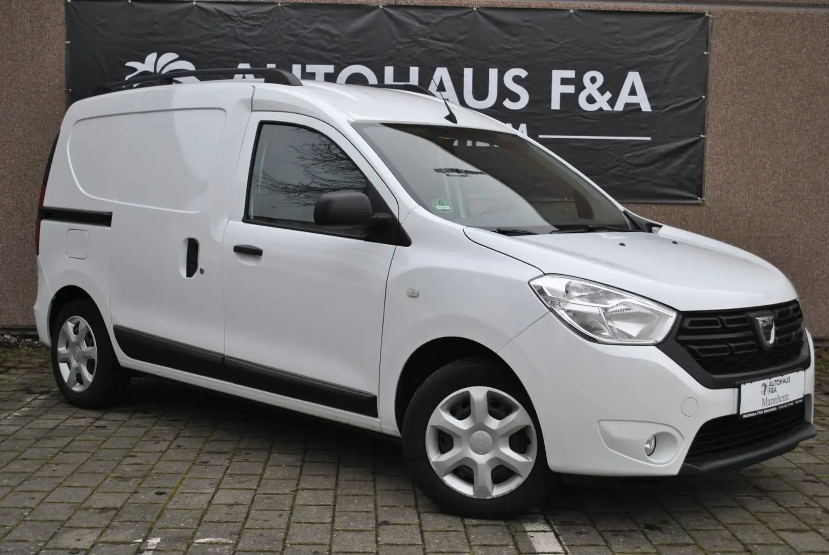 Dacia Dokker Express 1.Hand Klima AHK 2x Schiebetür Weiß - 2
