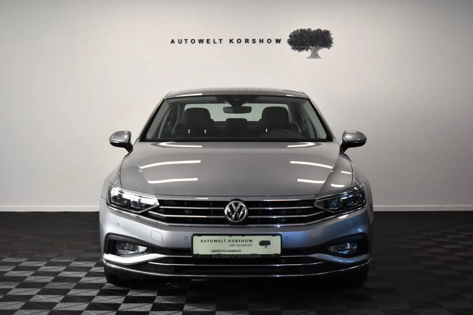 Volkswagen Passat Lim. Elegance *MATRIX *KAMERA *4x SHZ*ACC Silber - 2