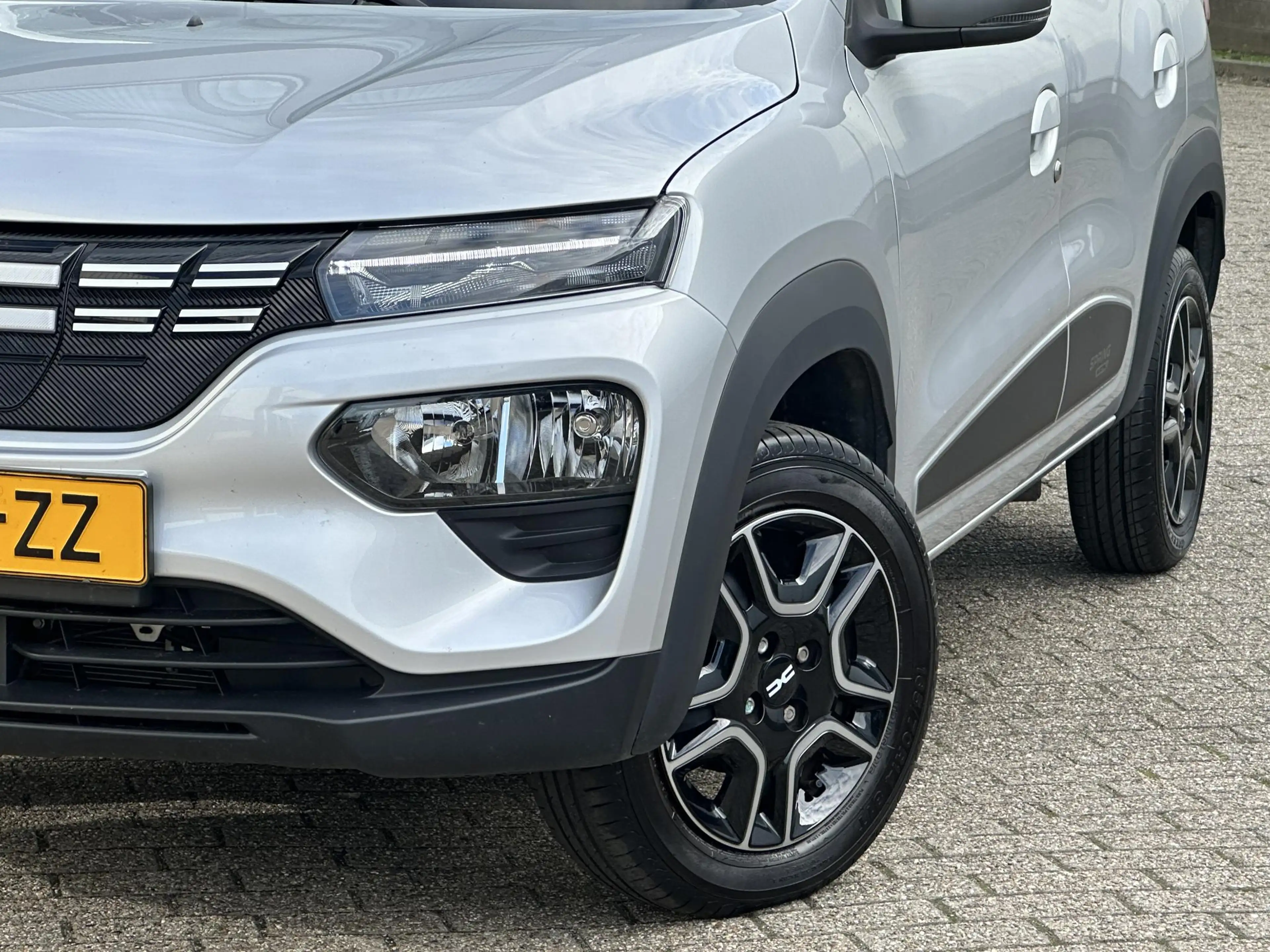 Dacia Spring Expression 27 kWh |Carplay|Camera|Navi|Kunstleder| — photo 9