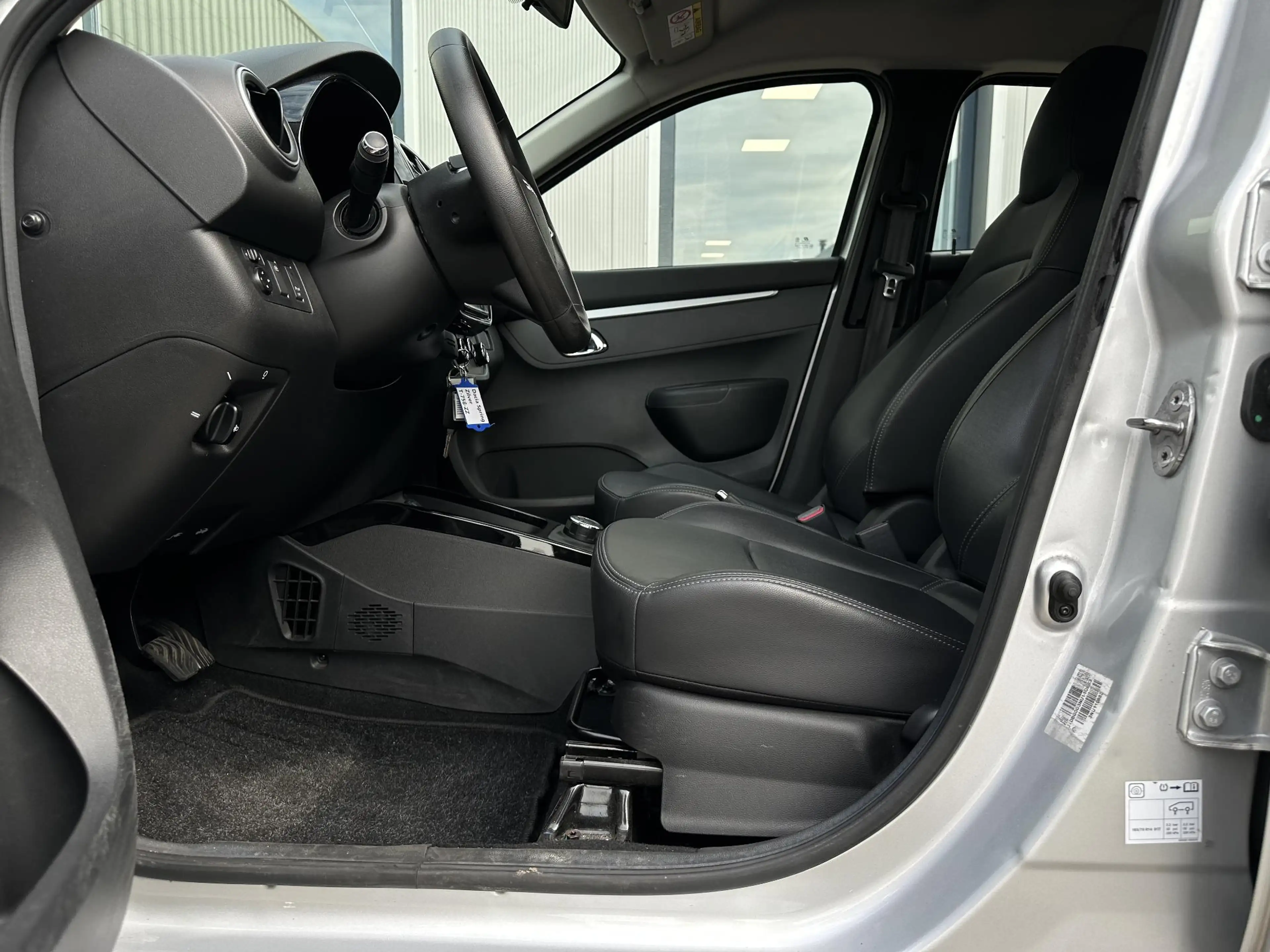 Dacia Spring Expression 27 kWh |Carplay|Camera|Navi|Kunstleder| — photo 5