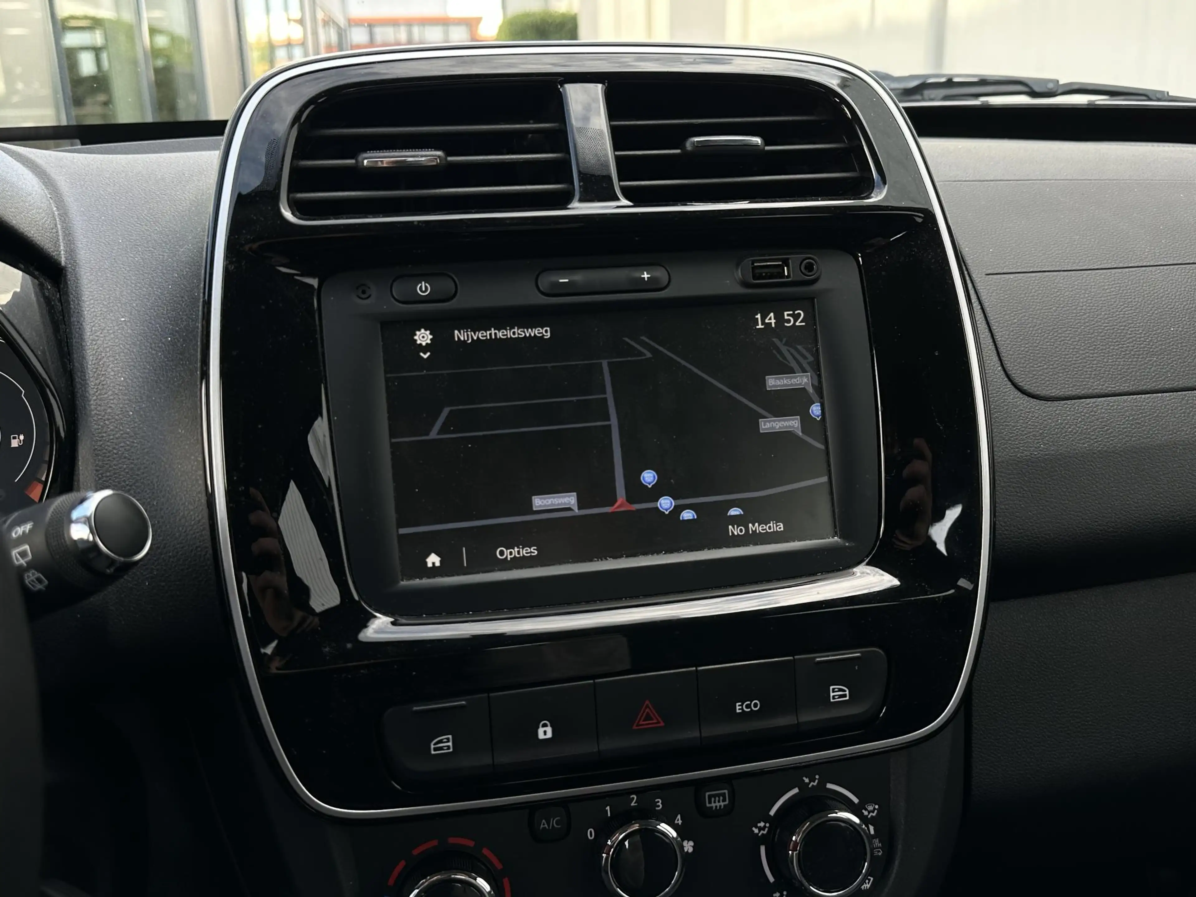 Dacia Spring Expression 27 kWh |Carplay|Camera|Navi|Kunstleder| — photo 36
